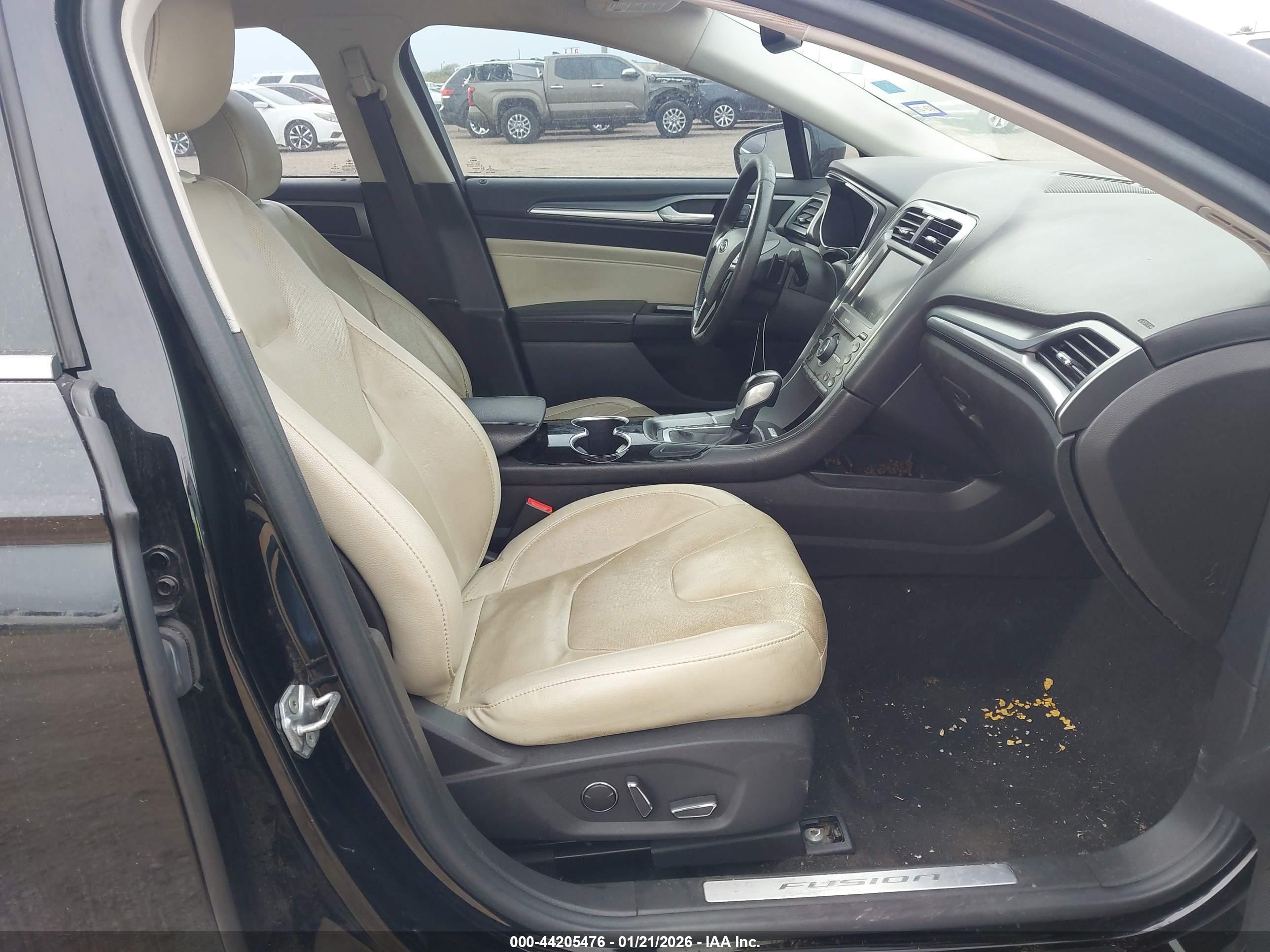 FORD FUSION image 5