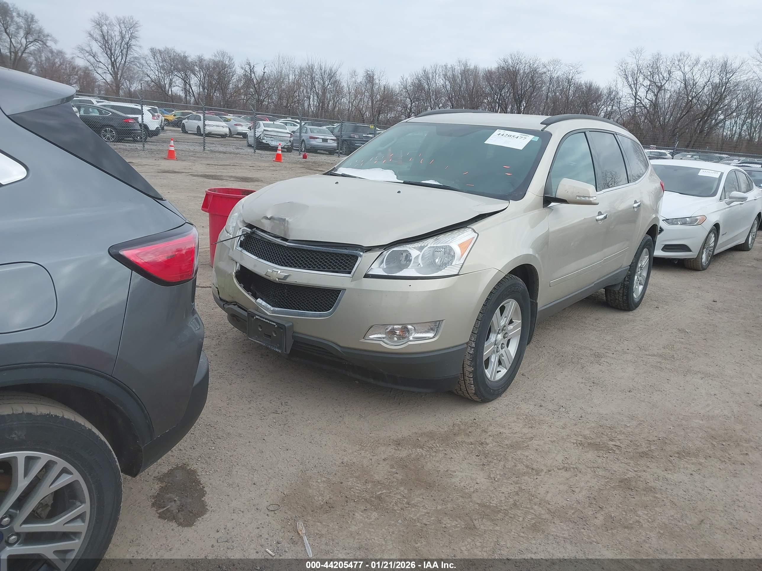 CHEVROLET TRAVERSE image 2