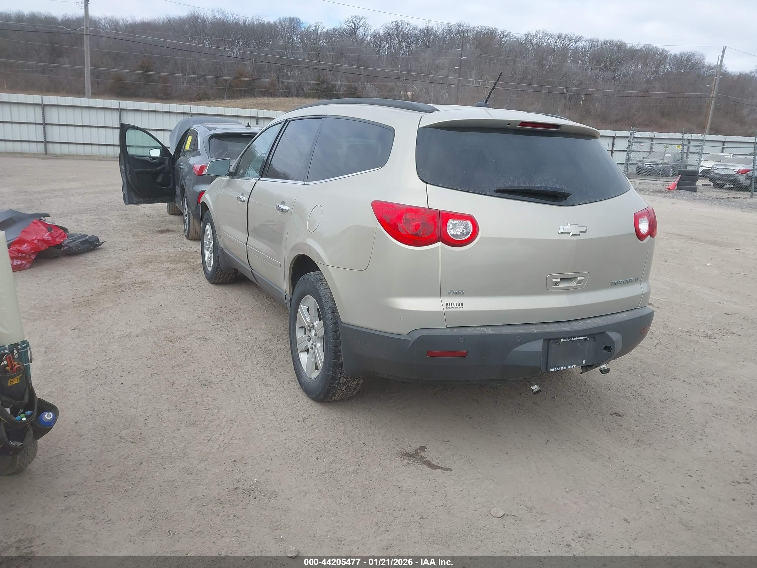 CHEVROLET TRAVERSE image 3