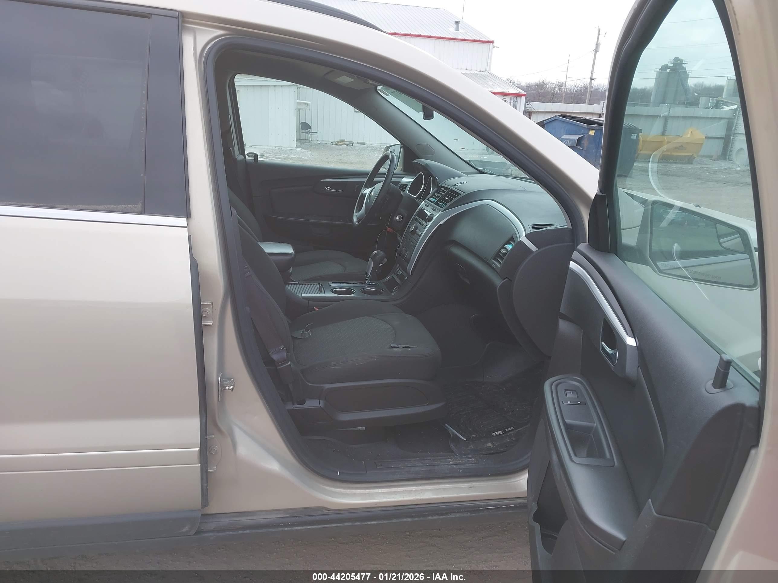 CHEVROLET TRAVERSE image 5