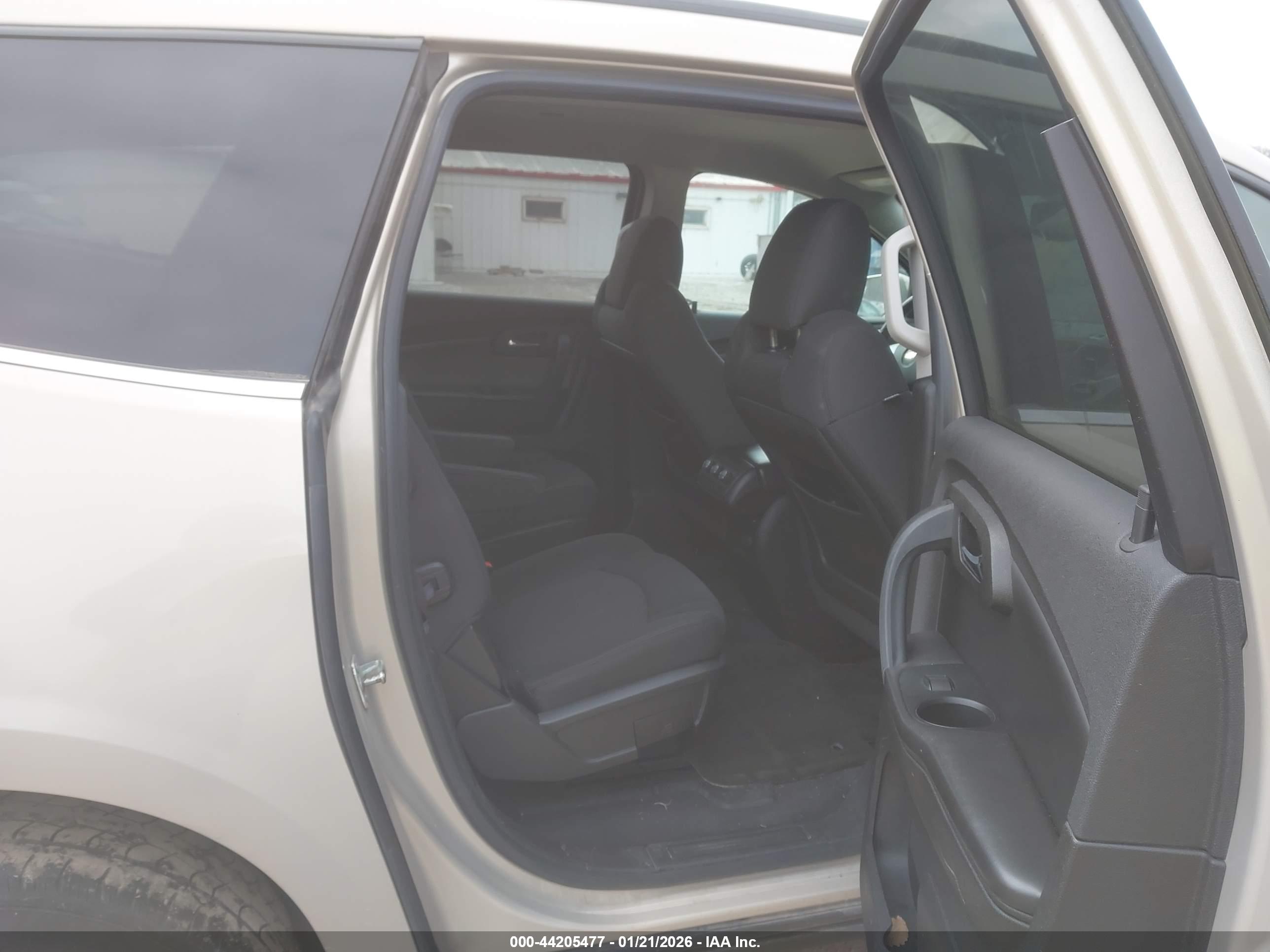 CHEVROLET TRAVERSE image 8
