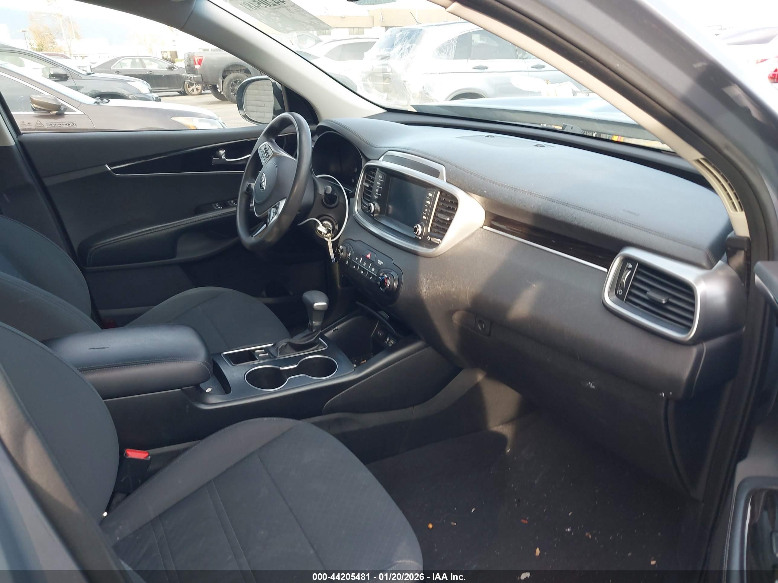 KIA SORENTO image 5