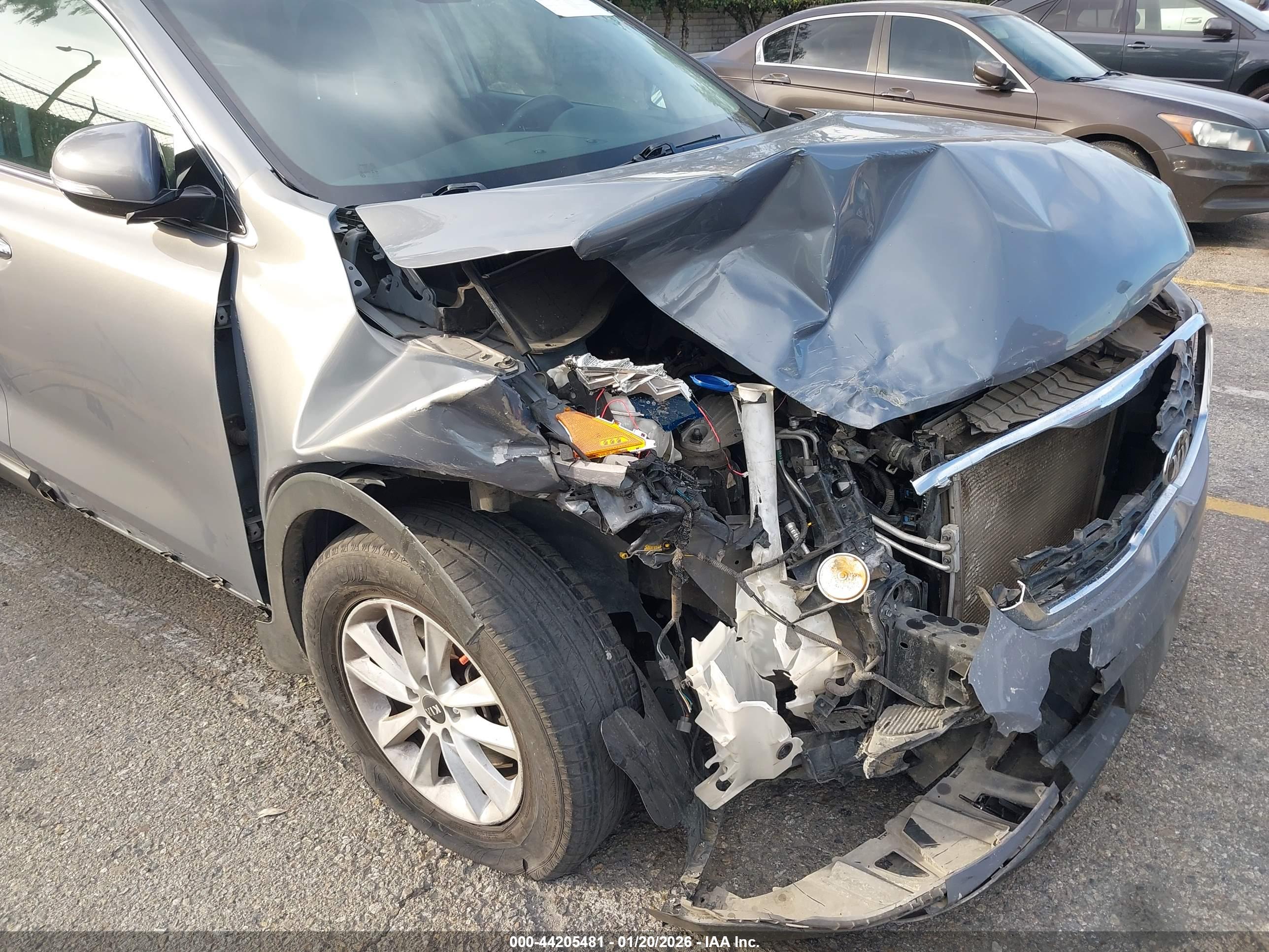 KIA SORENTO image 6