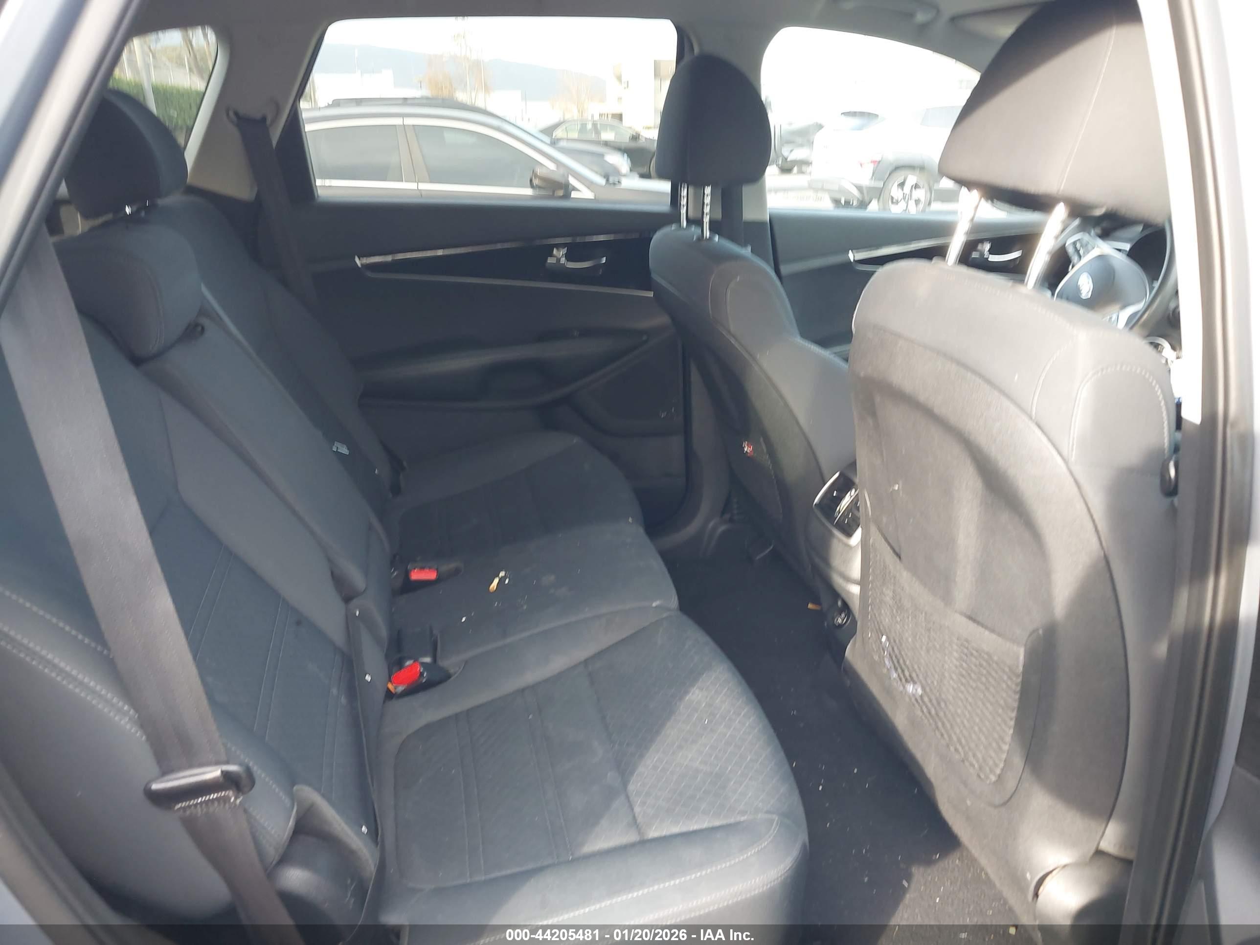 KIA SORENTO image 8