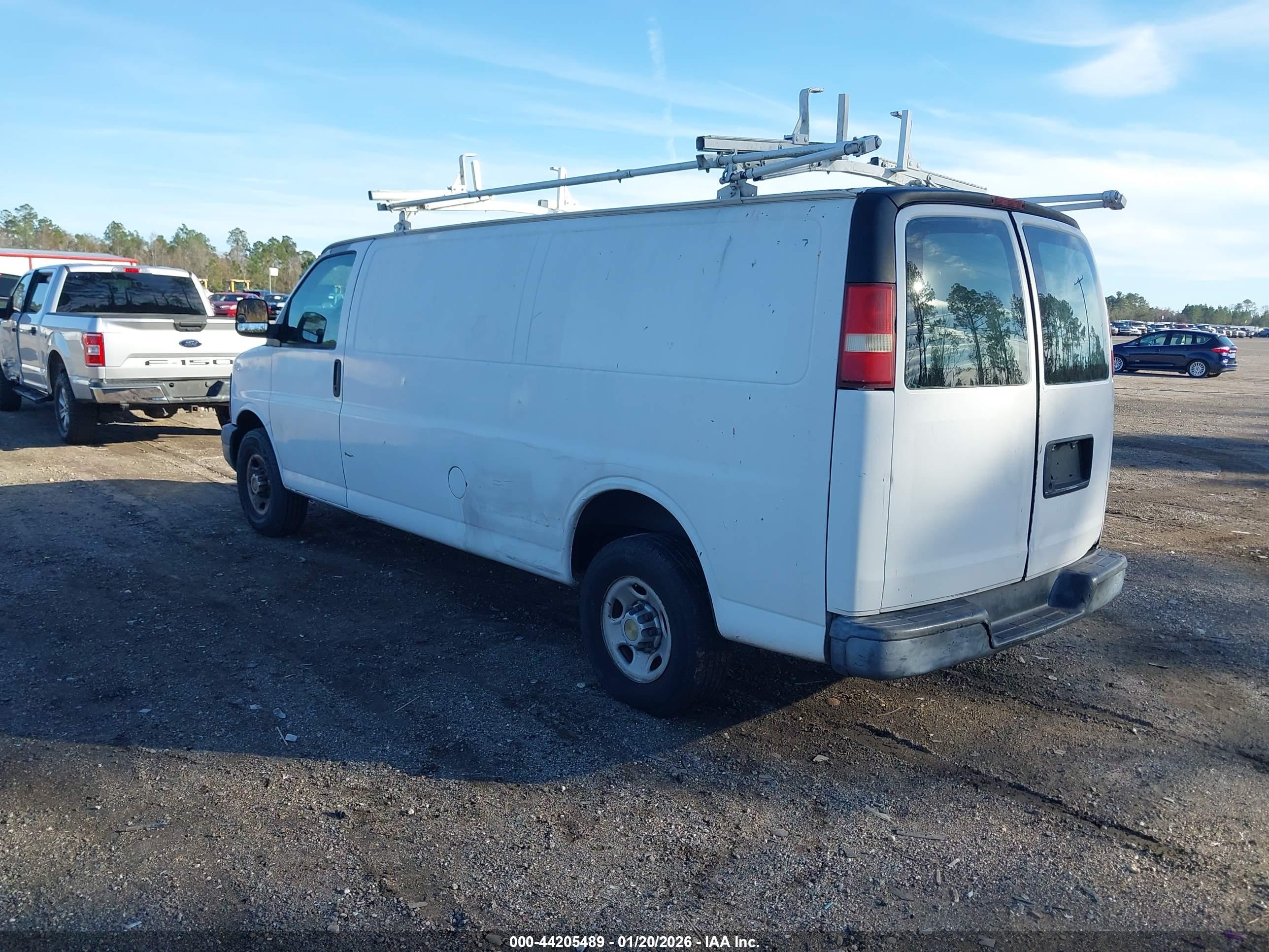 CHEVROLET EXPRESS image 3