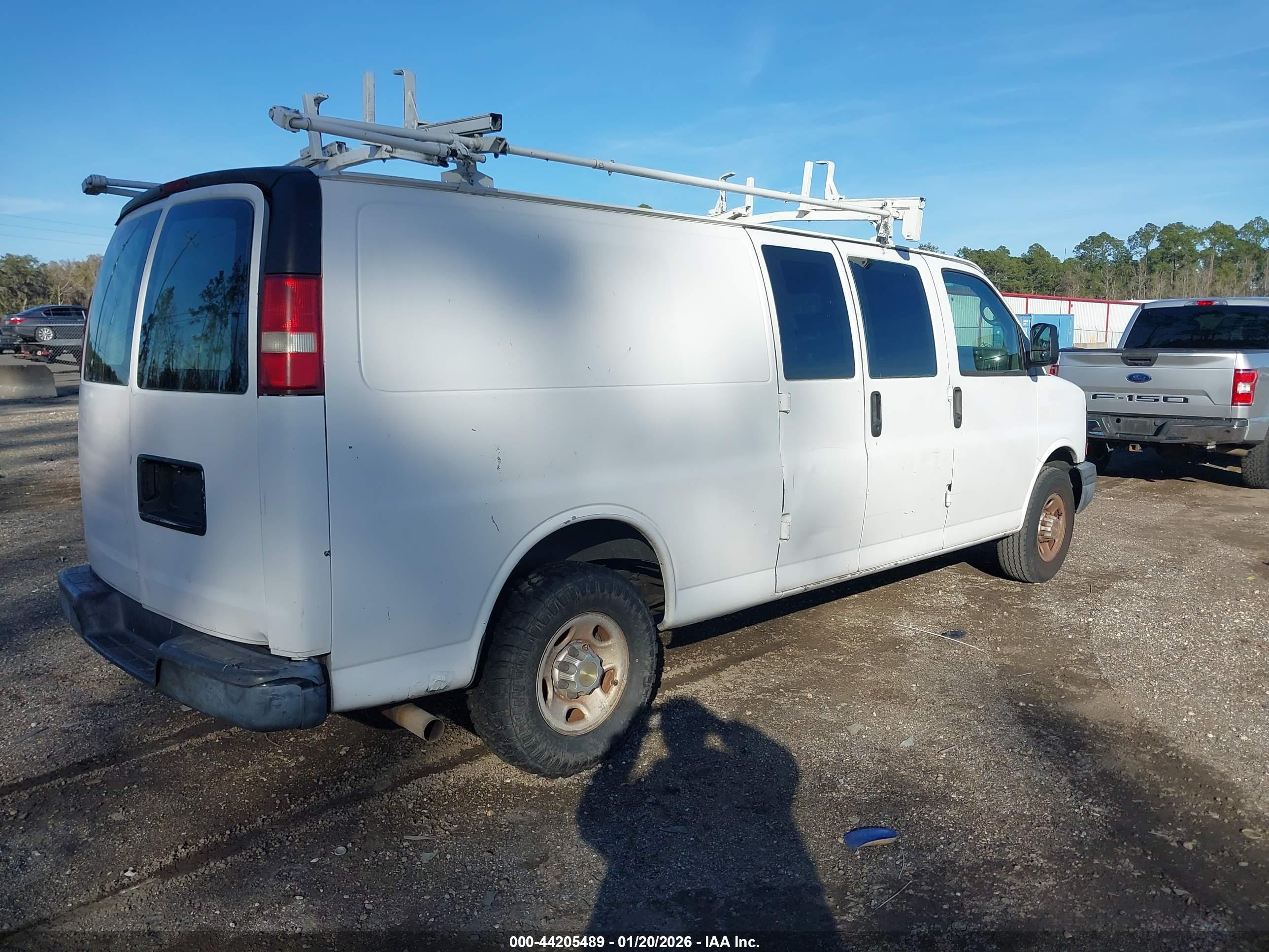 CHEVROLET EXPRESS image 4