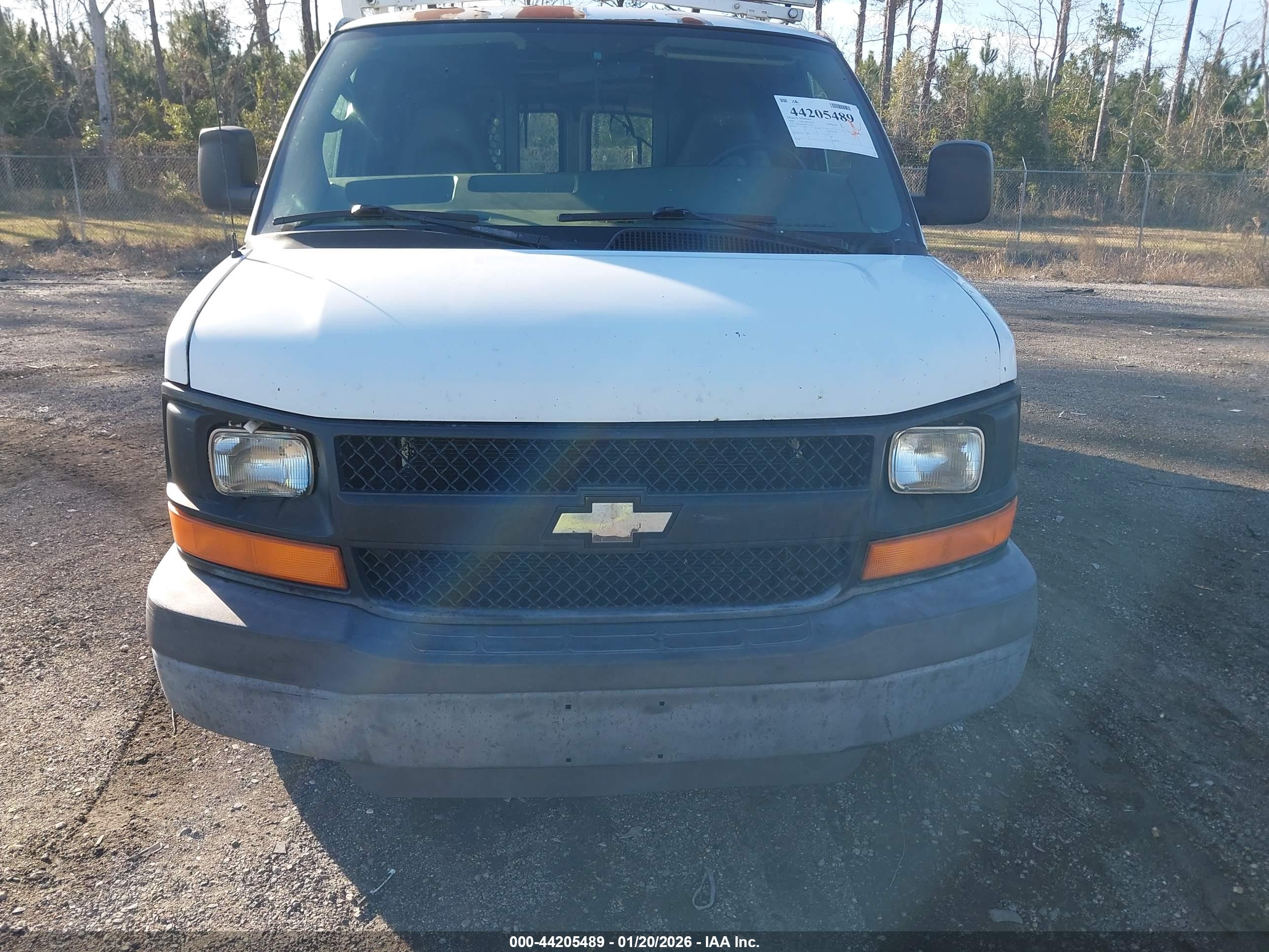 CHEVROLET EXPRESS image 6
