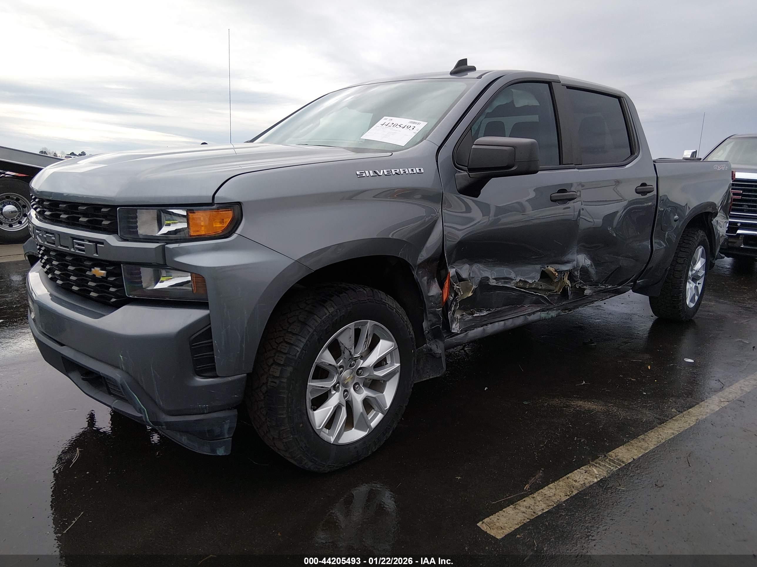CHEVROLET SILVERADO image 2