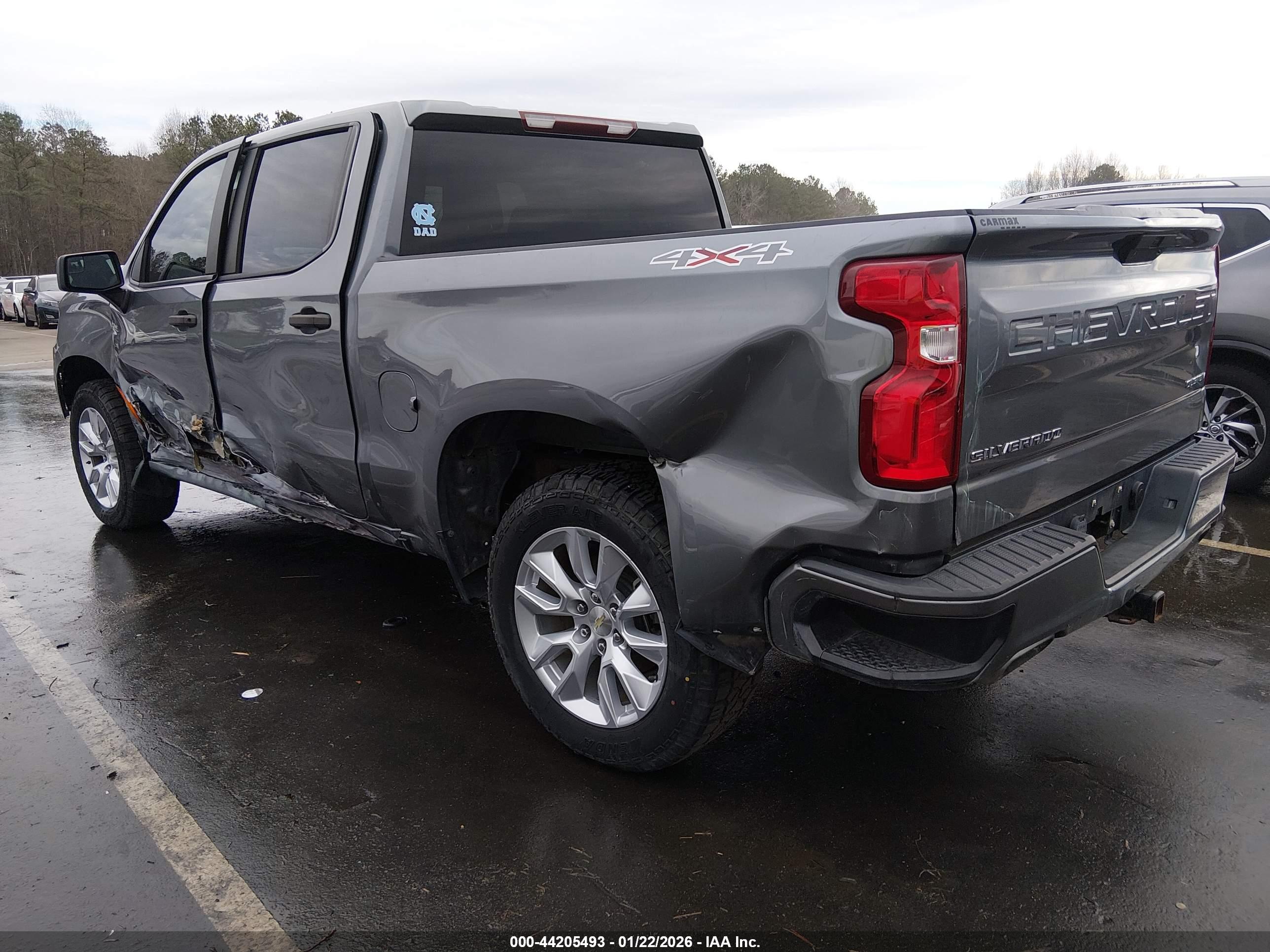 CHEVROLET SILVERADO image 3
