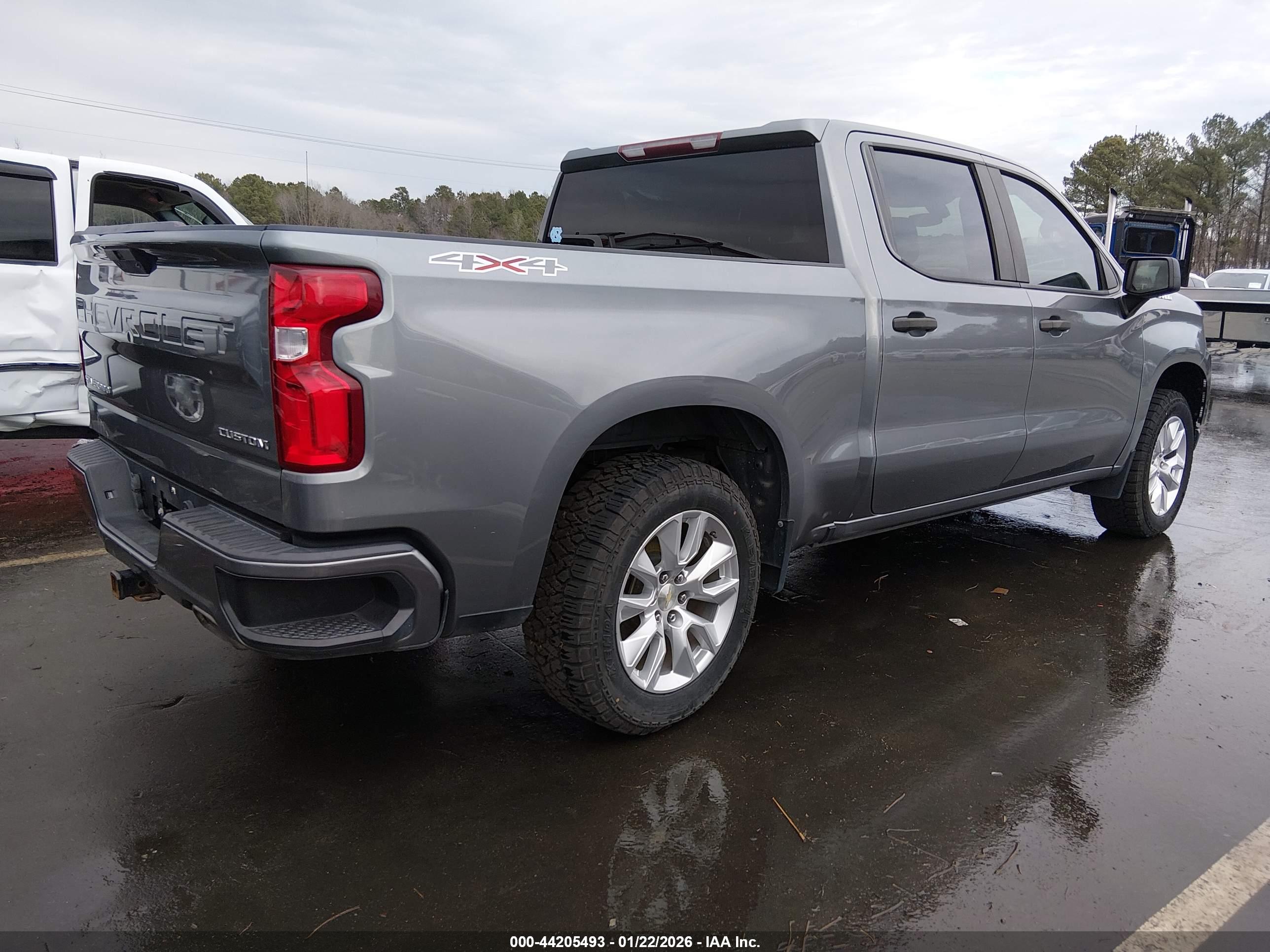 CHEVROLET SILVERADO image 4