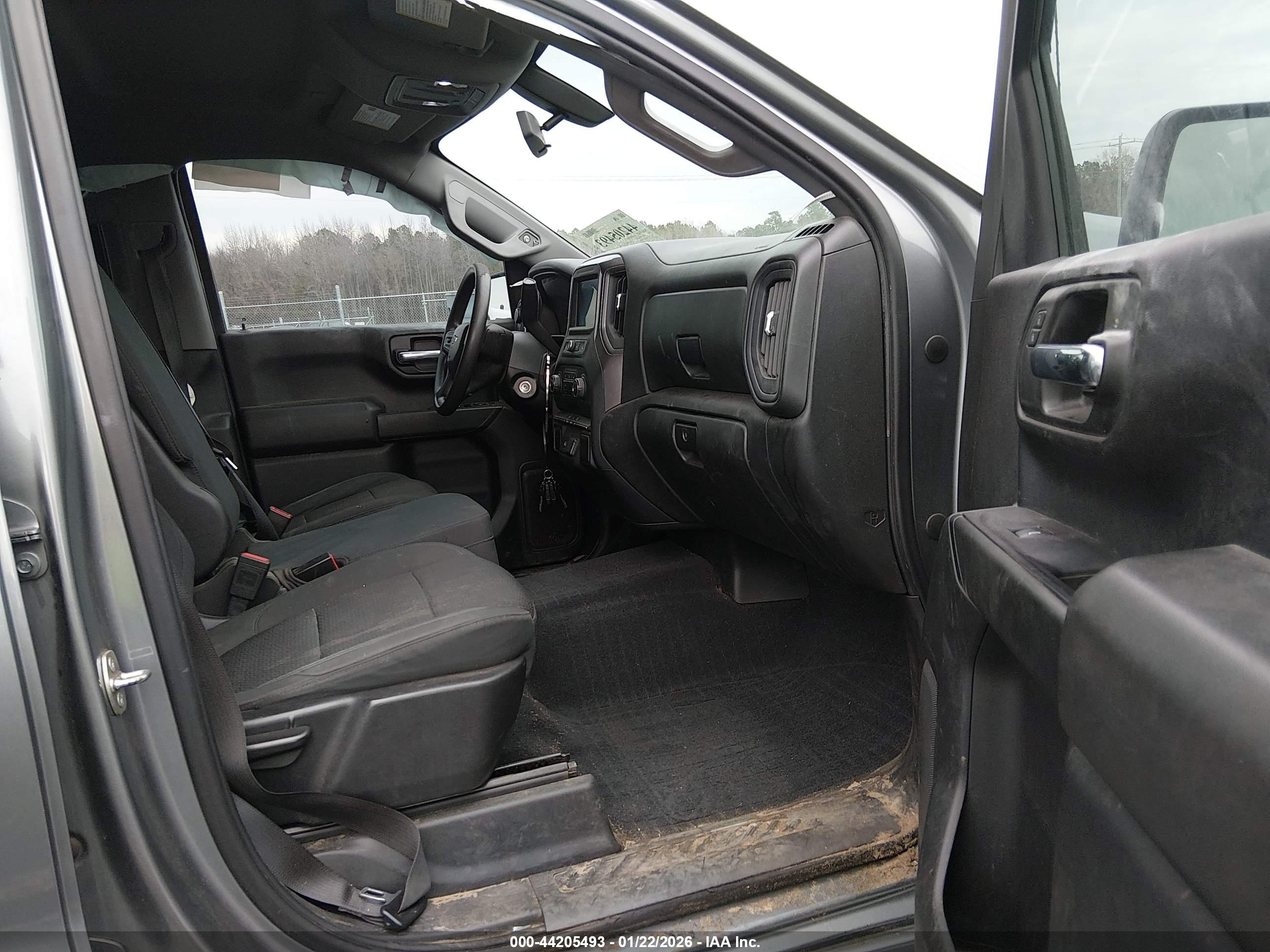 CHEVROLET SILVERADO image 5