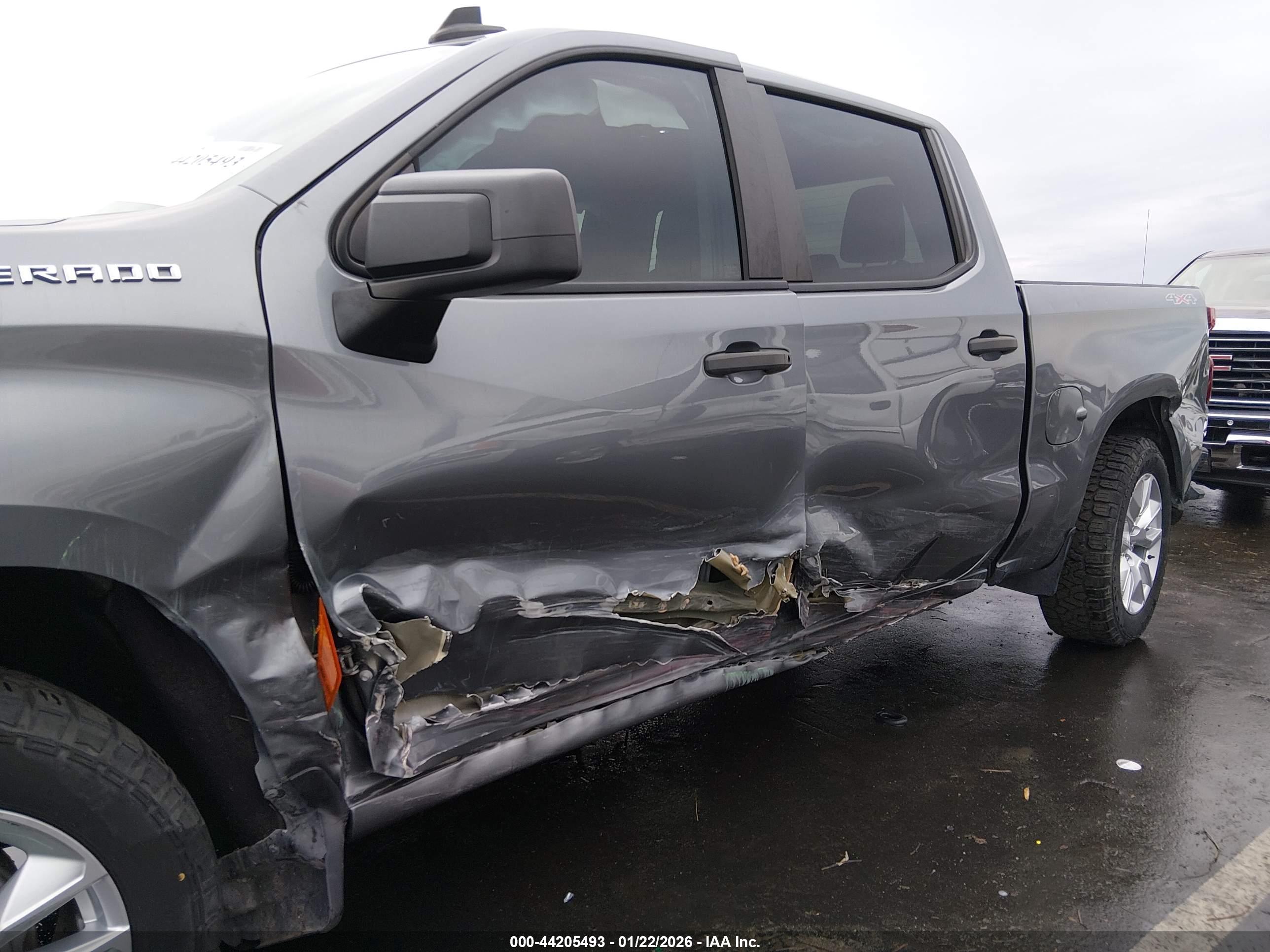 CHEVROLET SILVERADO image 6