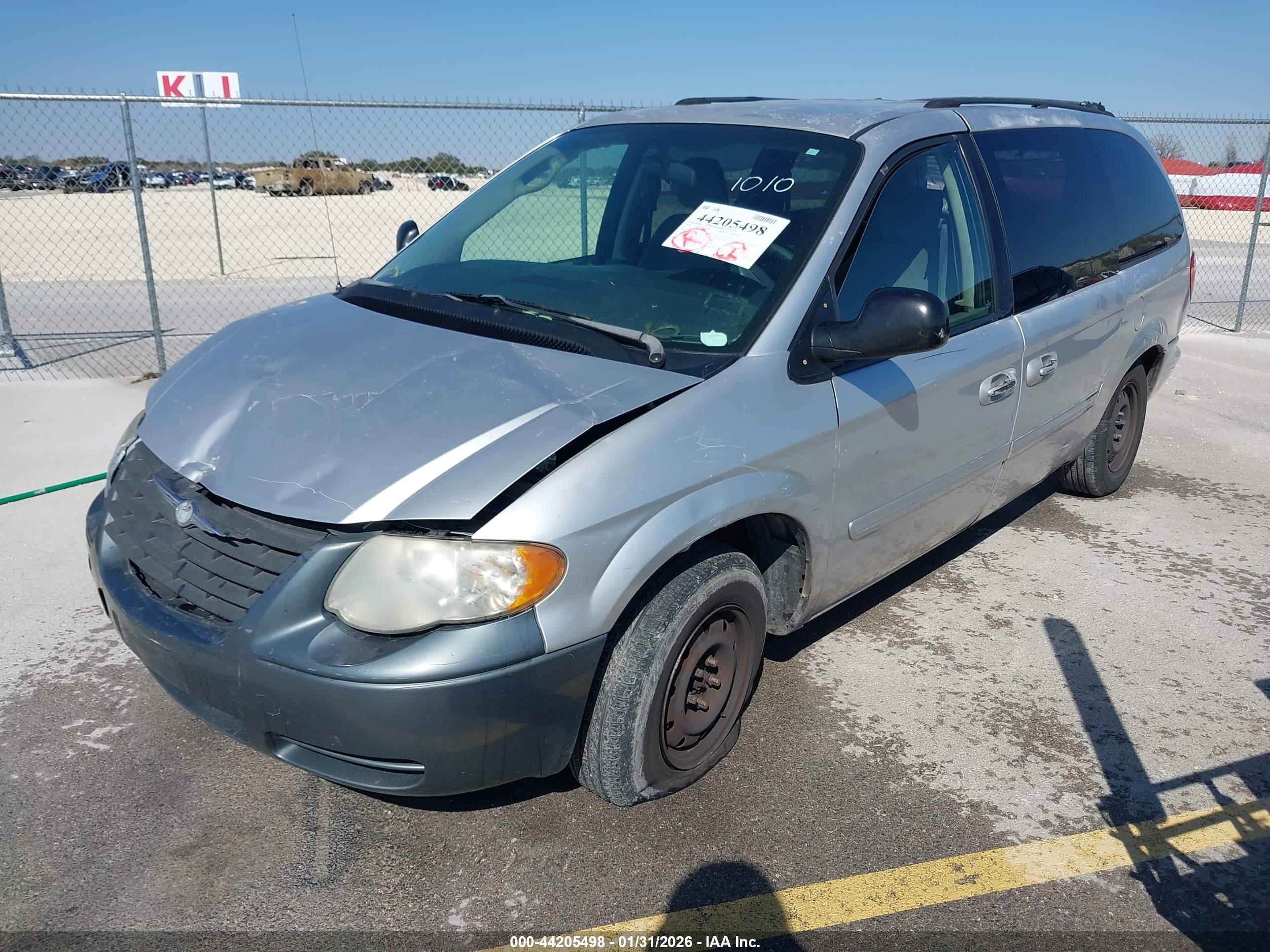 CHRYSLER TOWN image 2