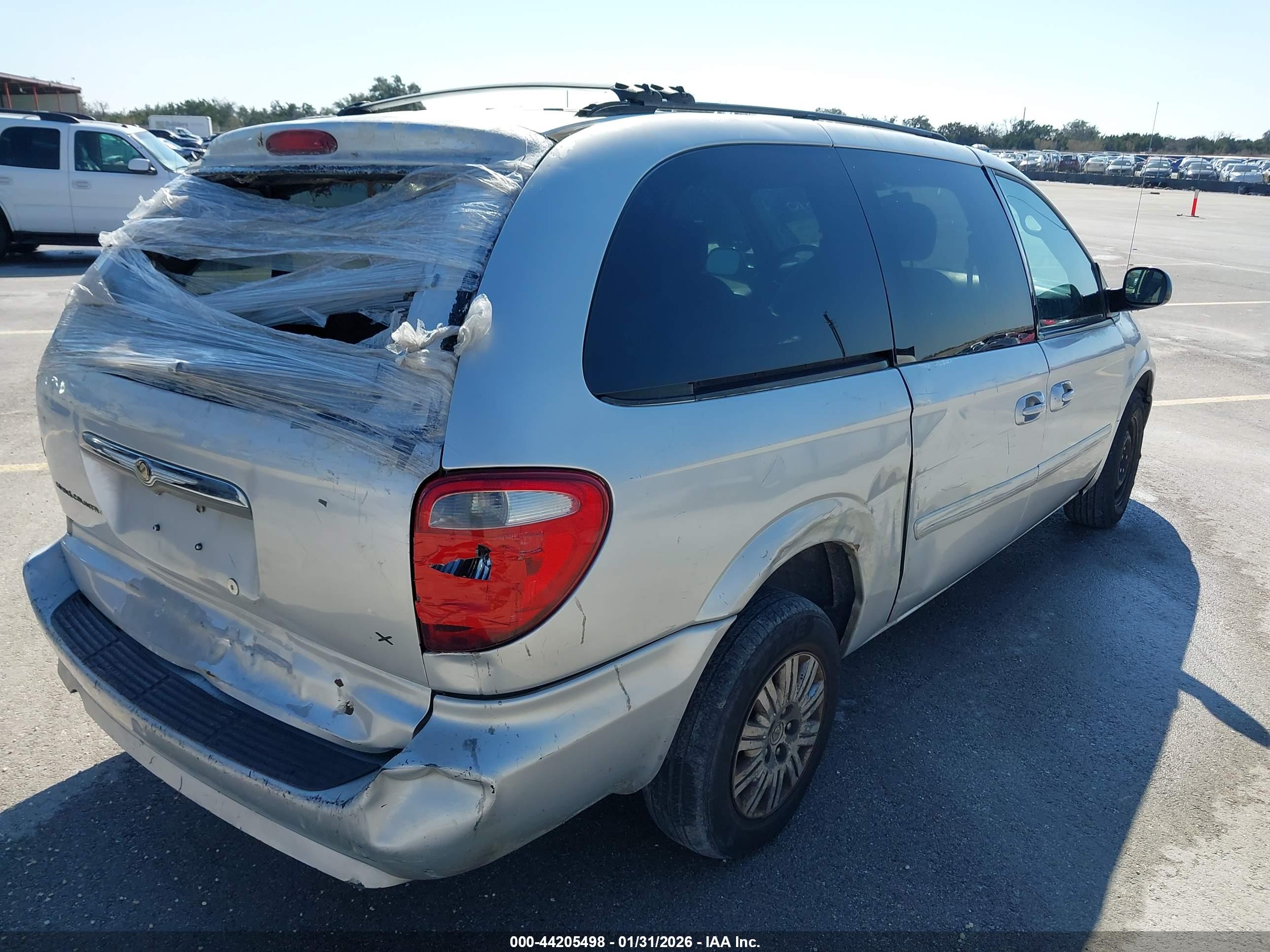 CHRYSLER TOWN image 4