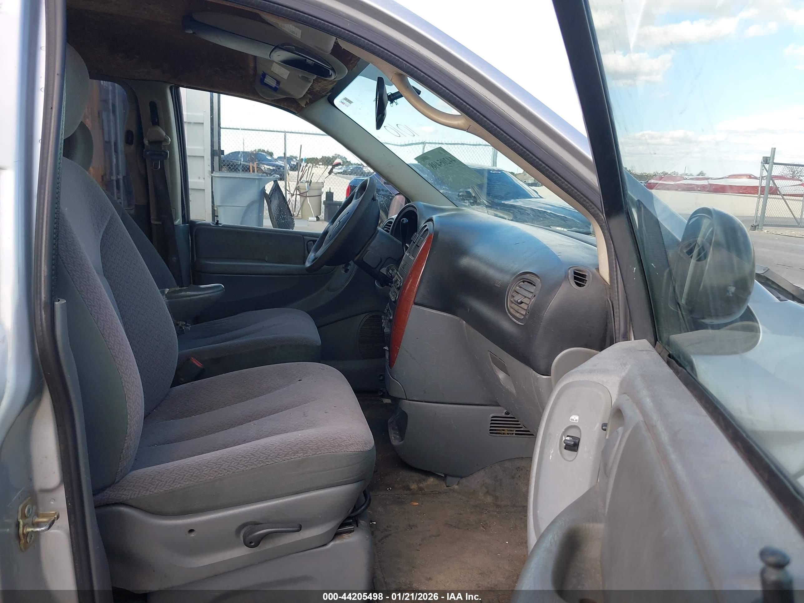 CHRYSLER TOWN image 5