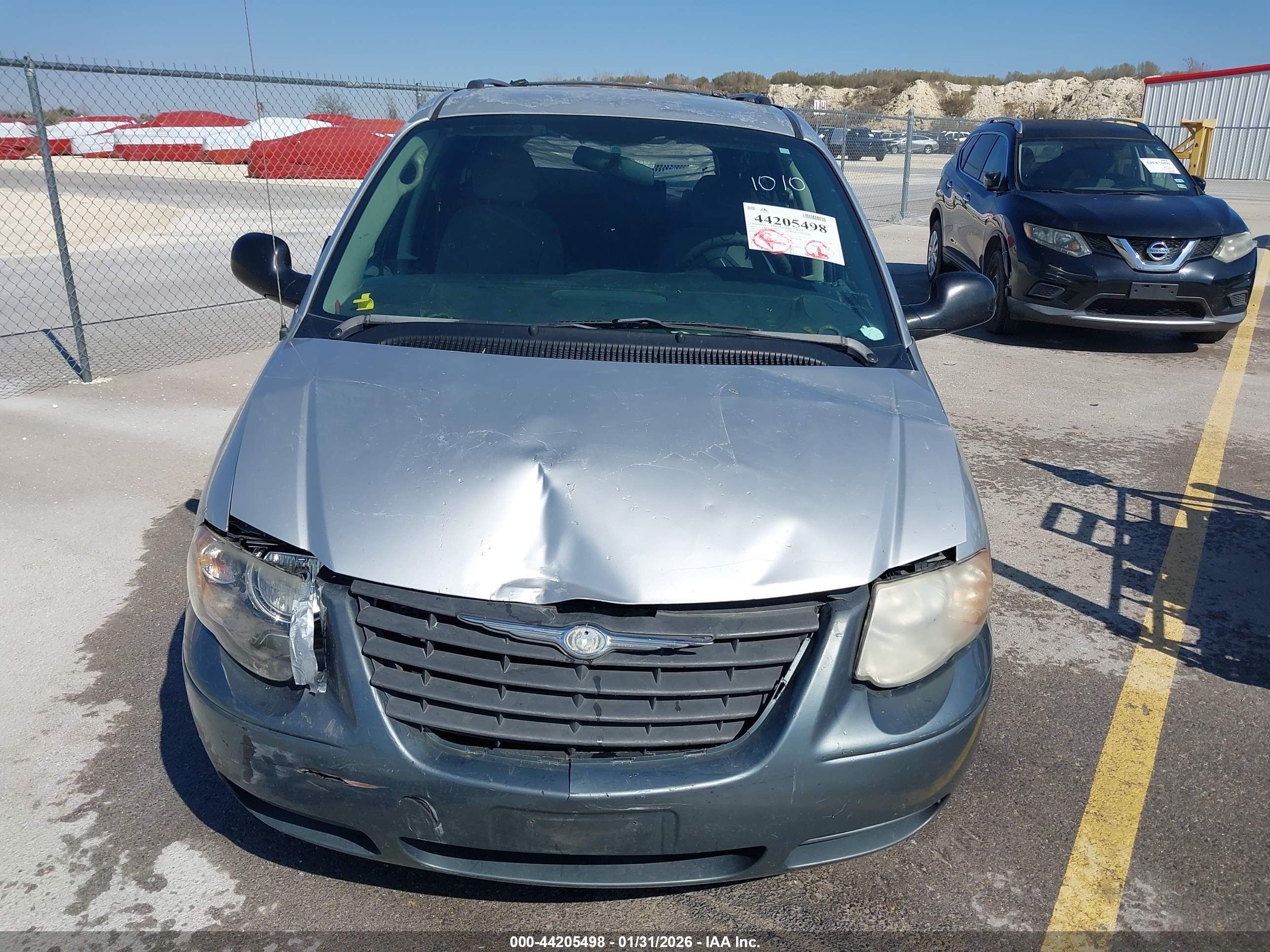 CHRYSLER TOWN image 6