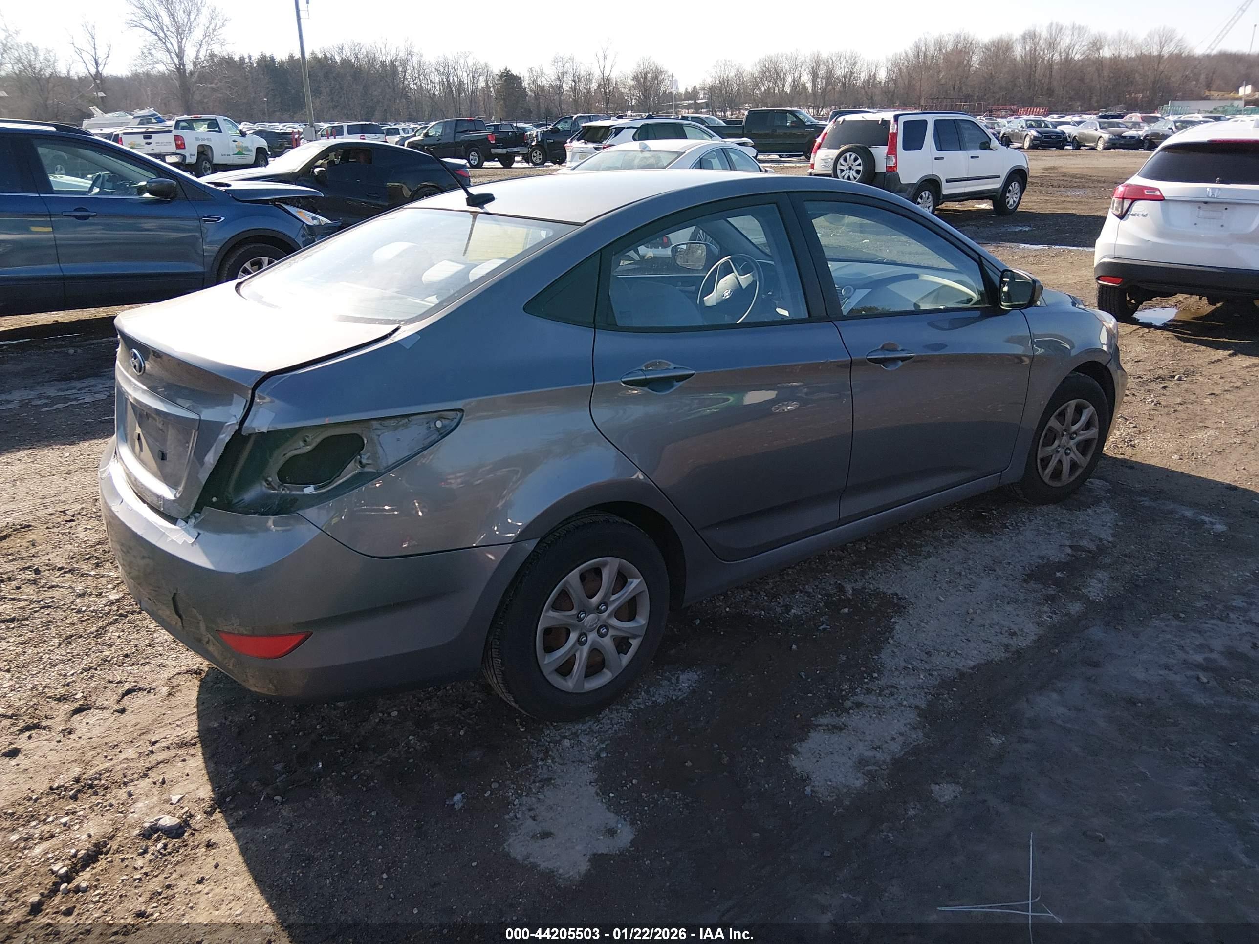 HYUNDAI ACCENT image 4