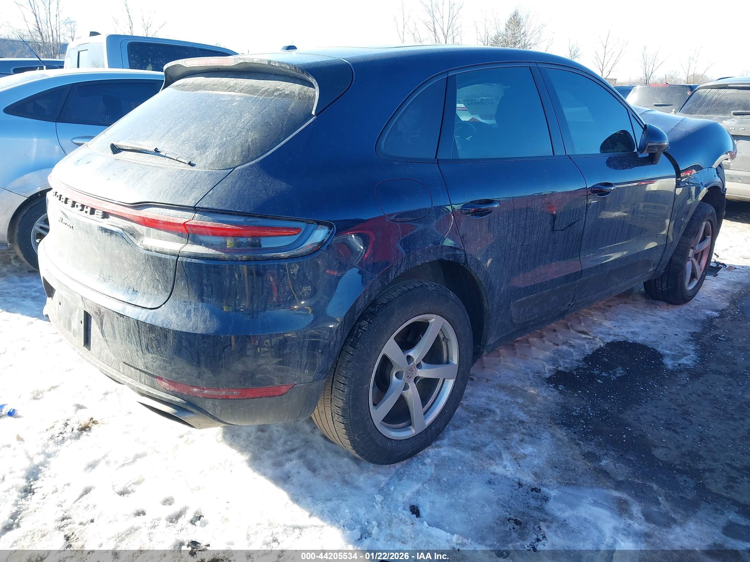 PORSCHE MACAN image 4