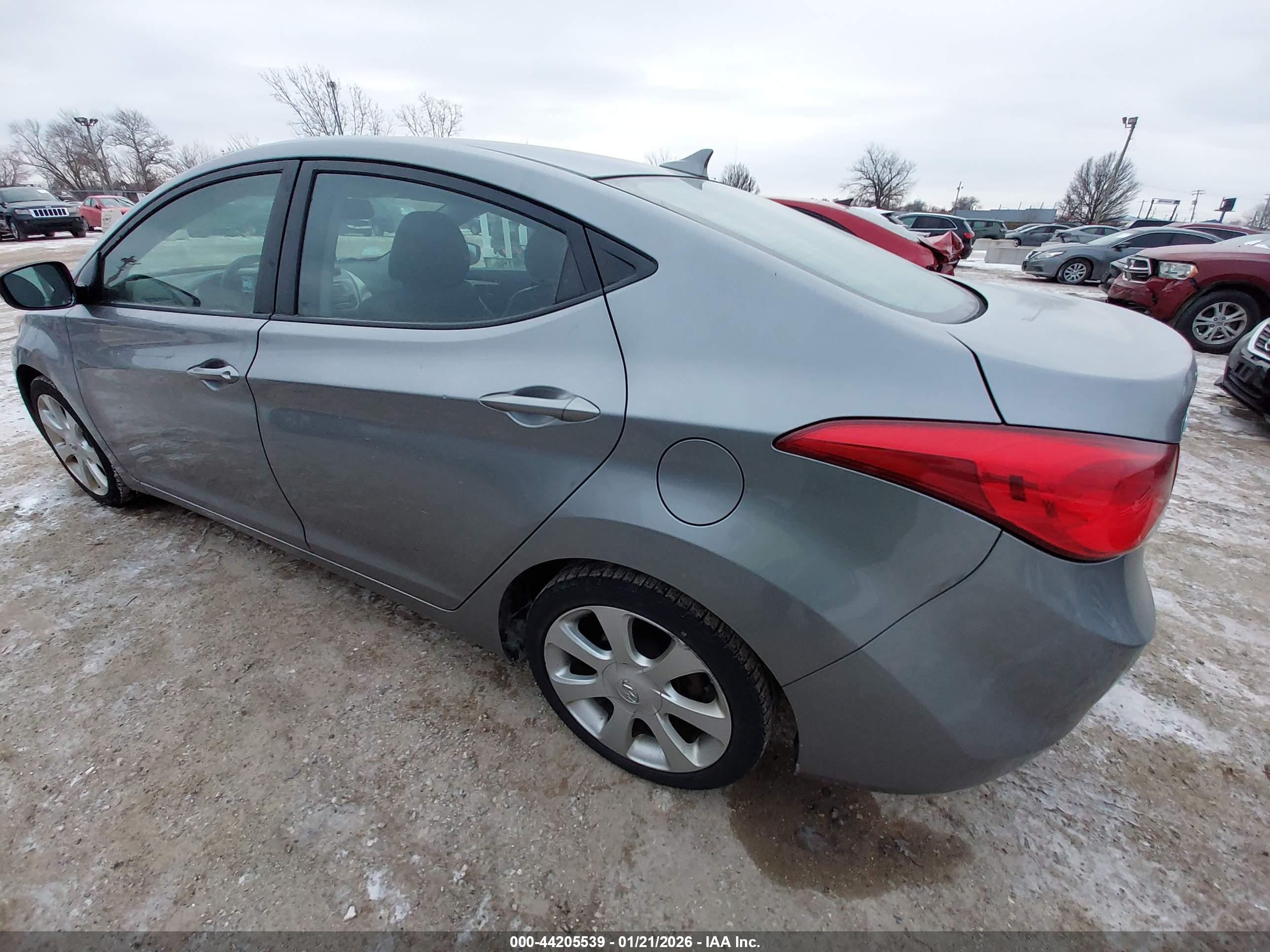 HYUNDAI ELANTRA image 3