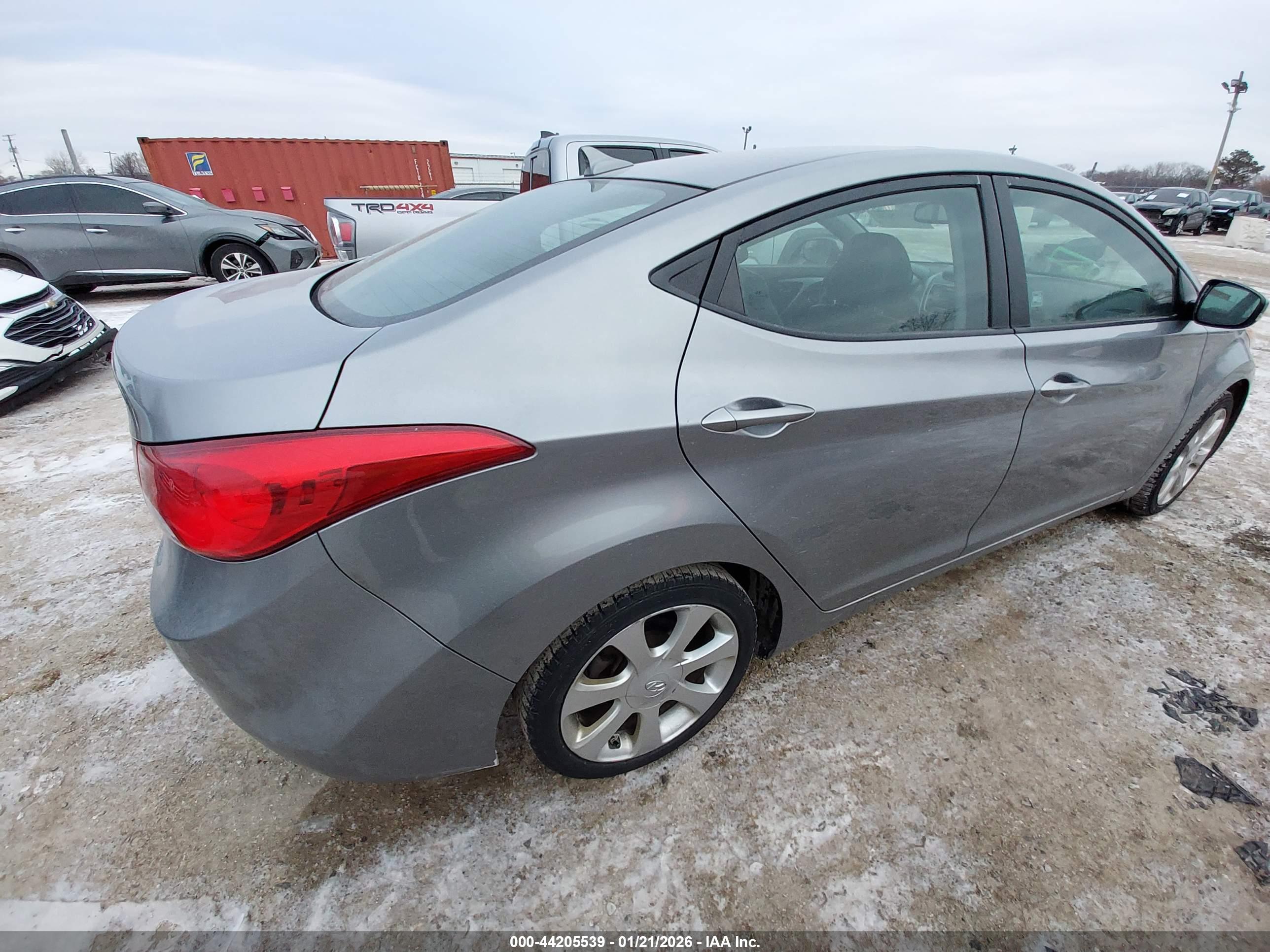 HYUNDAI ELANTRA image 4