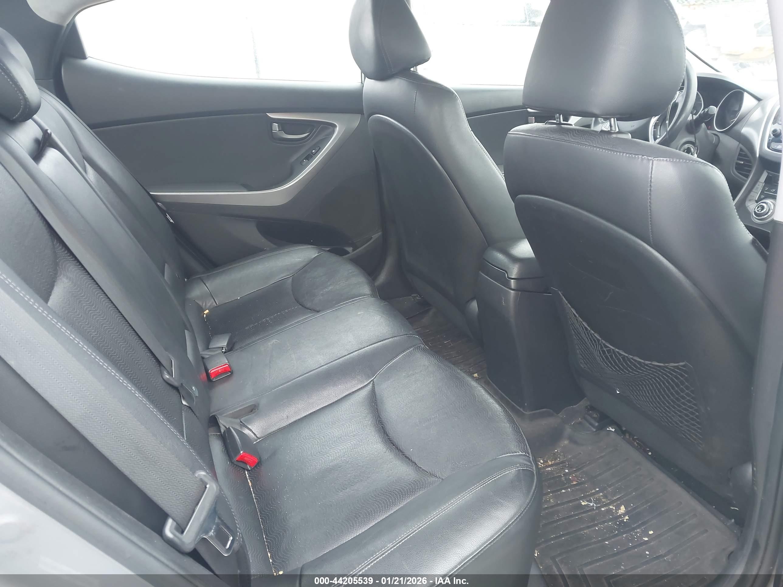 HYUNDAI ELANTRA image 8