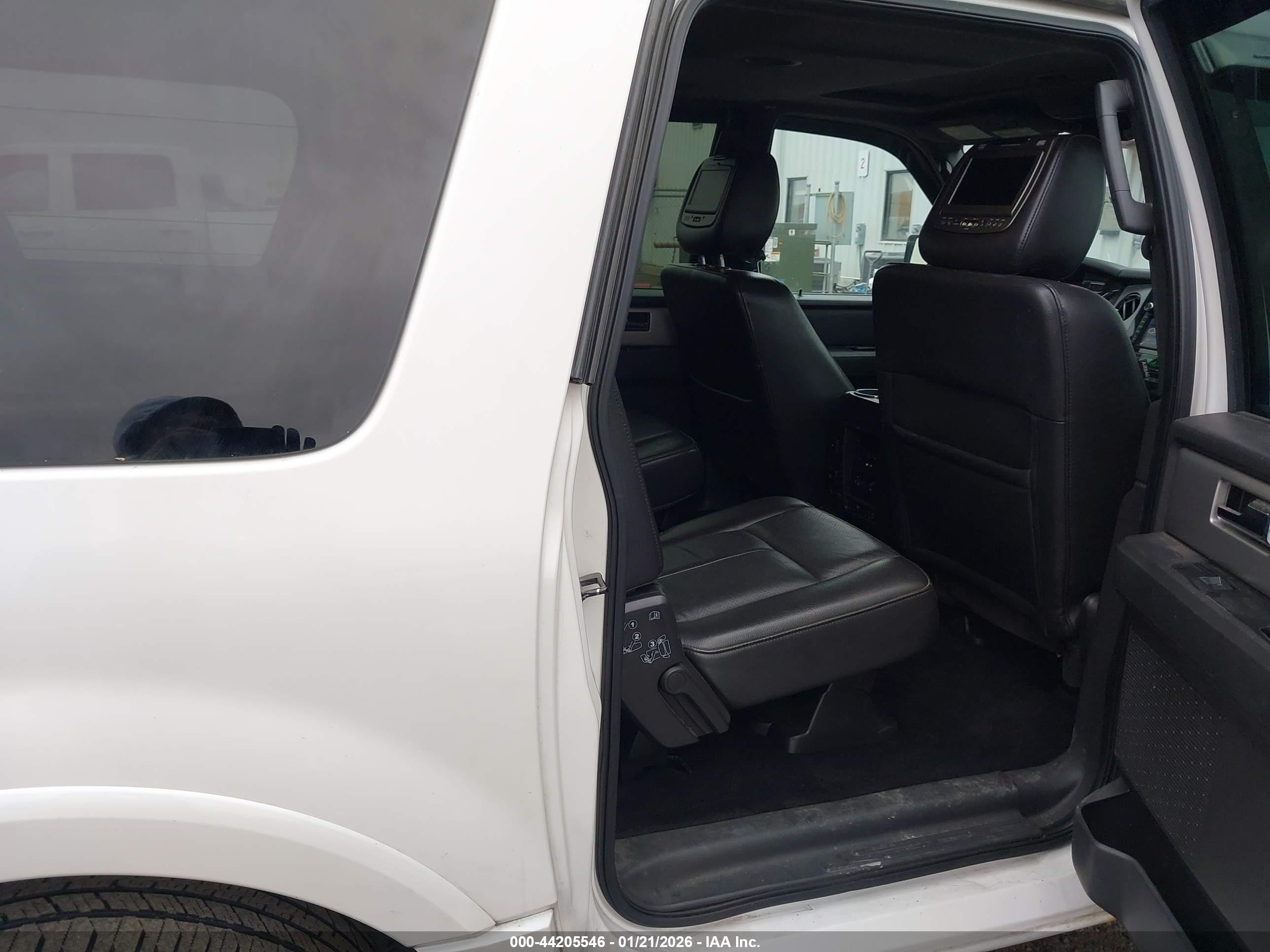 FORD EXPEDITION image 8