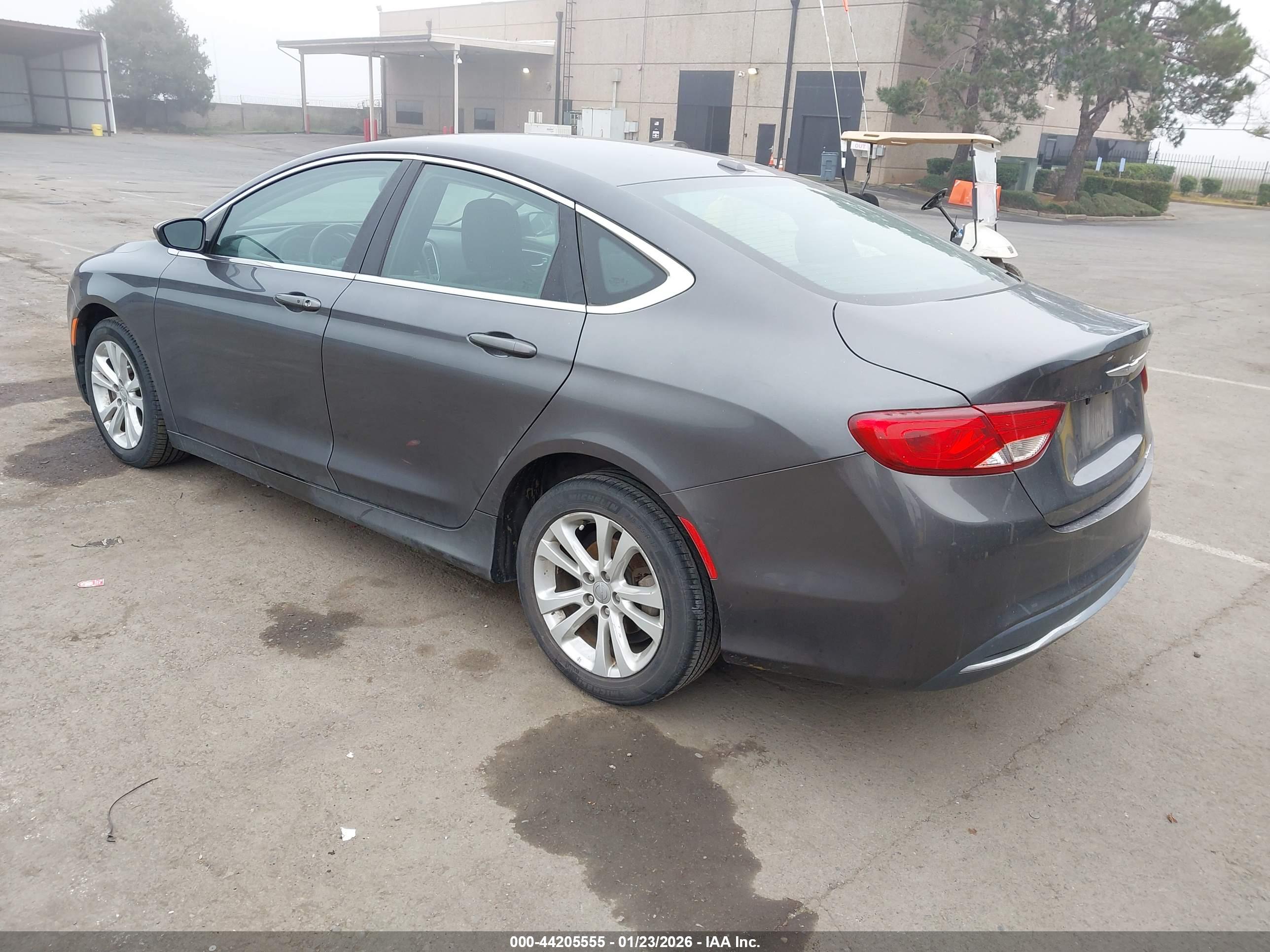 CHRYSLER 200 image 3
