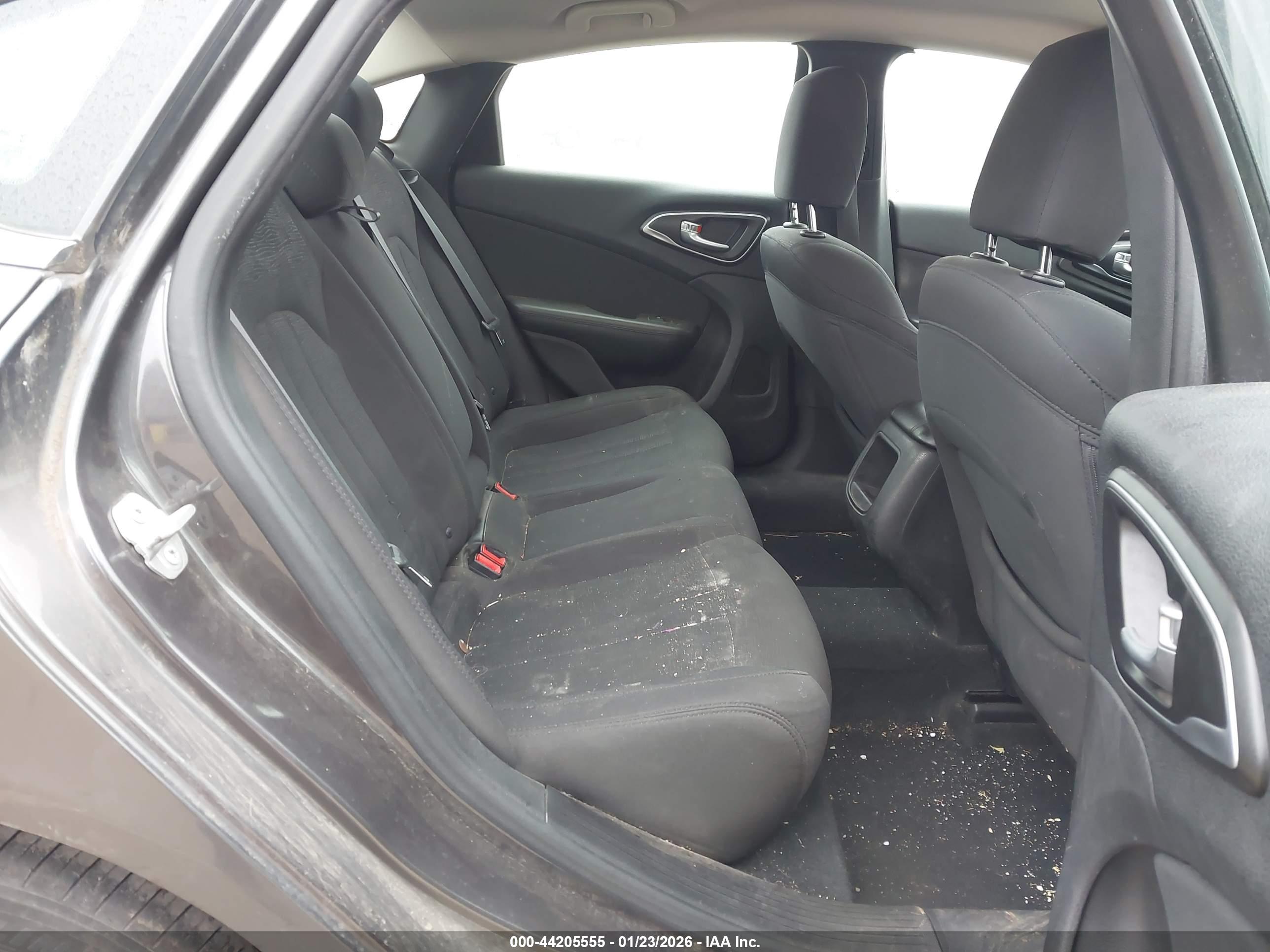 CHRYSLER 200 image 8