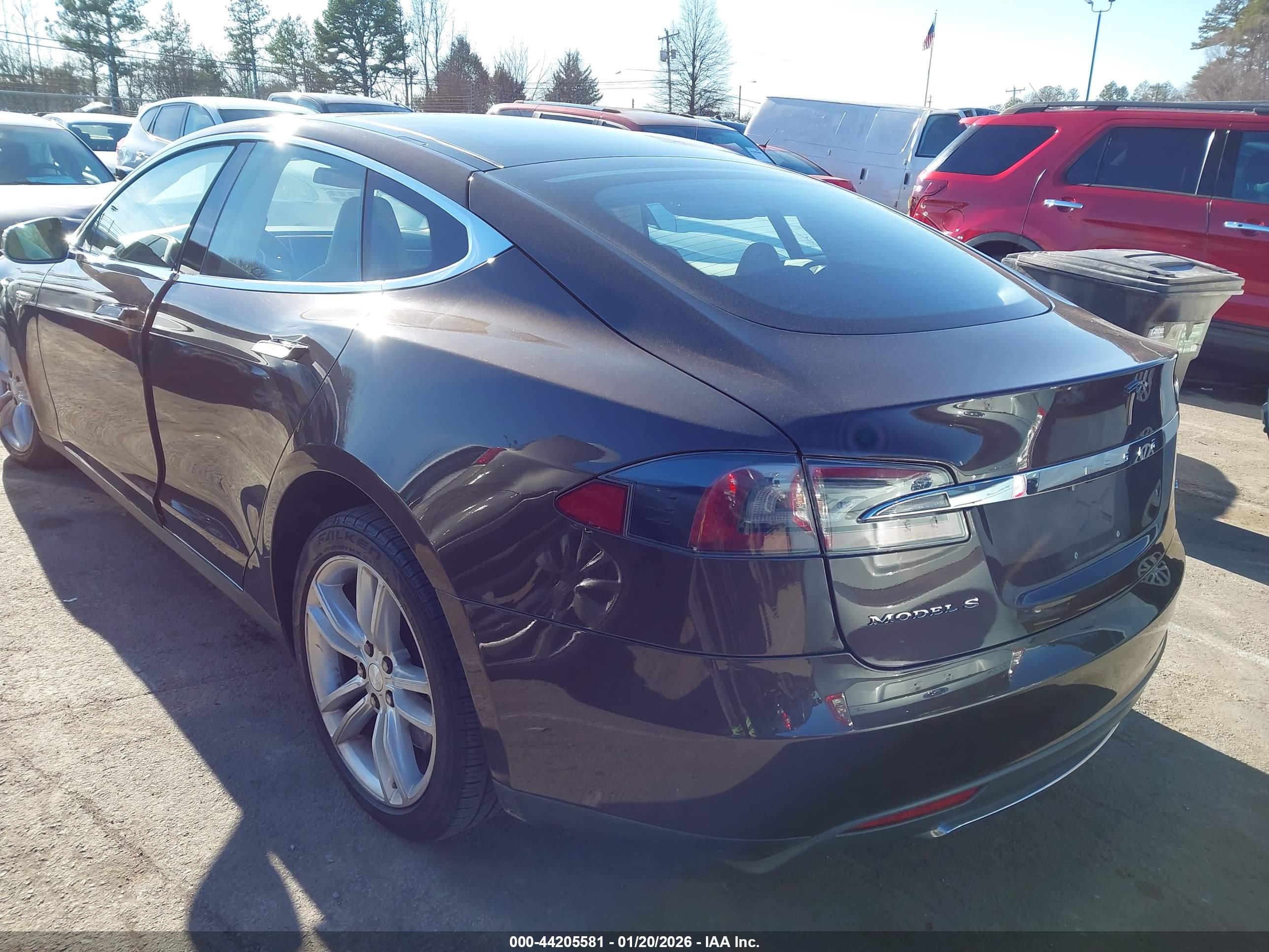 TESLA MODEL image 3