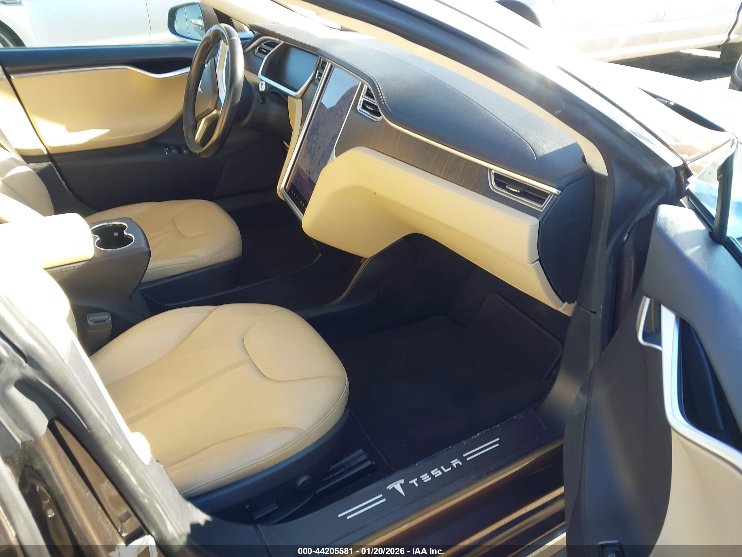 TESLA MODEL image 5