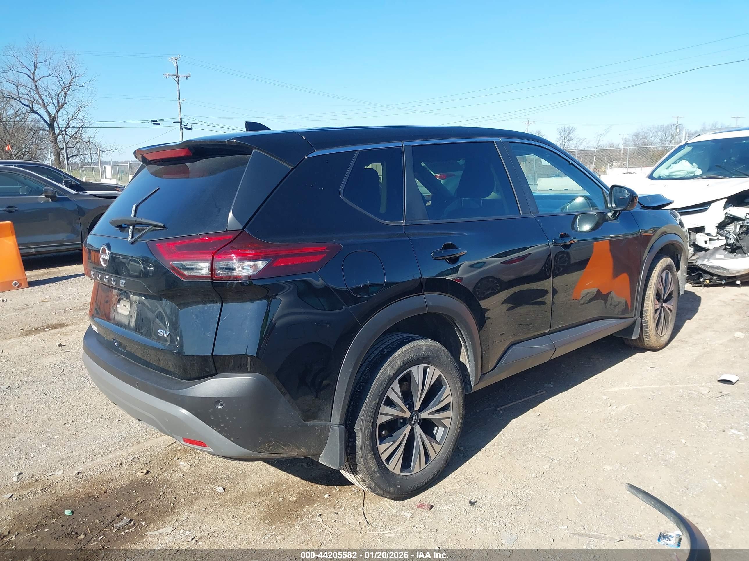 NISSAN ROGUE image 4