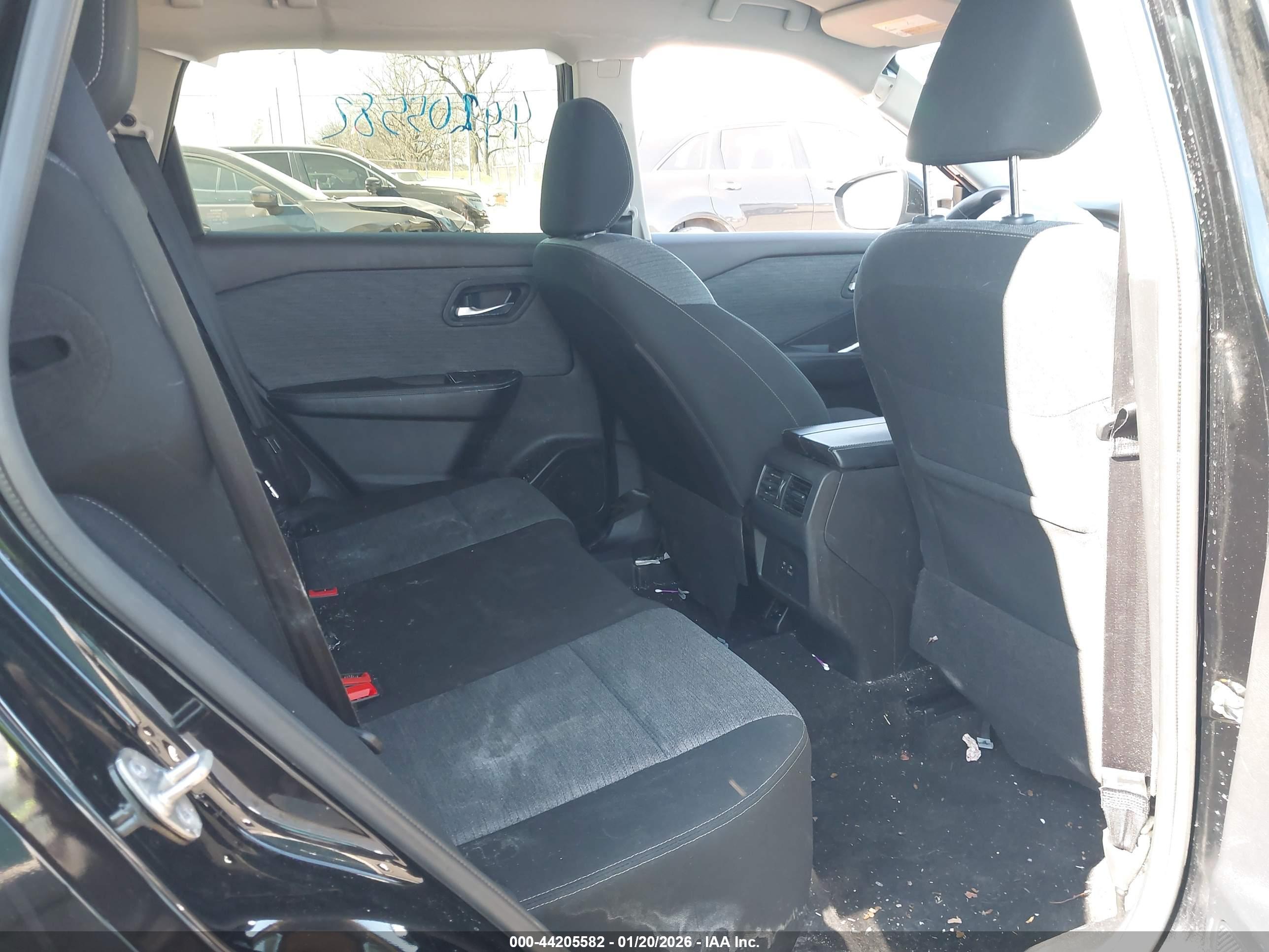 NISSAN ROGUE image 8