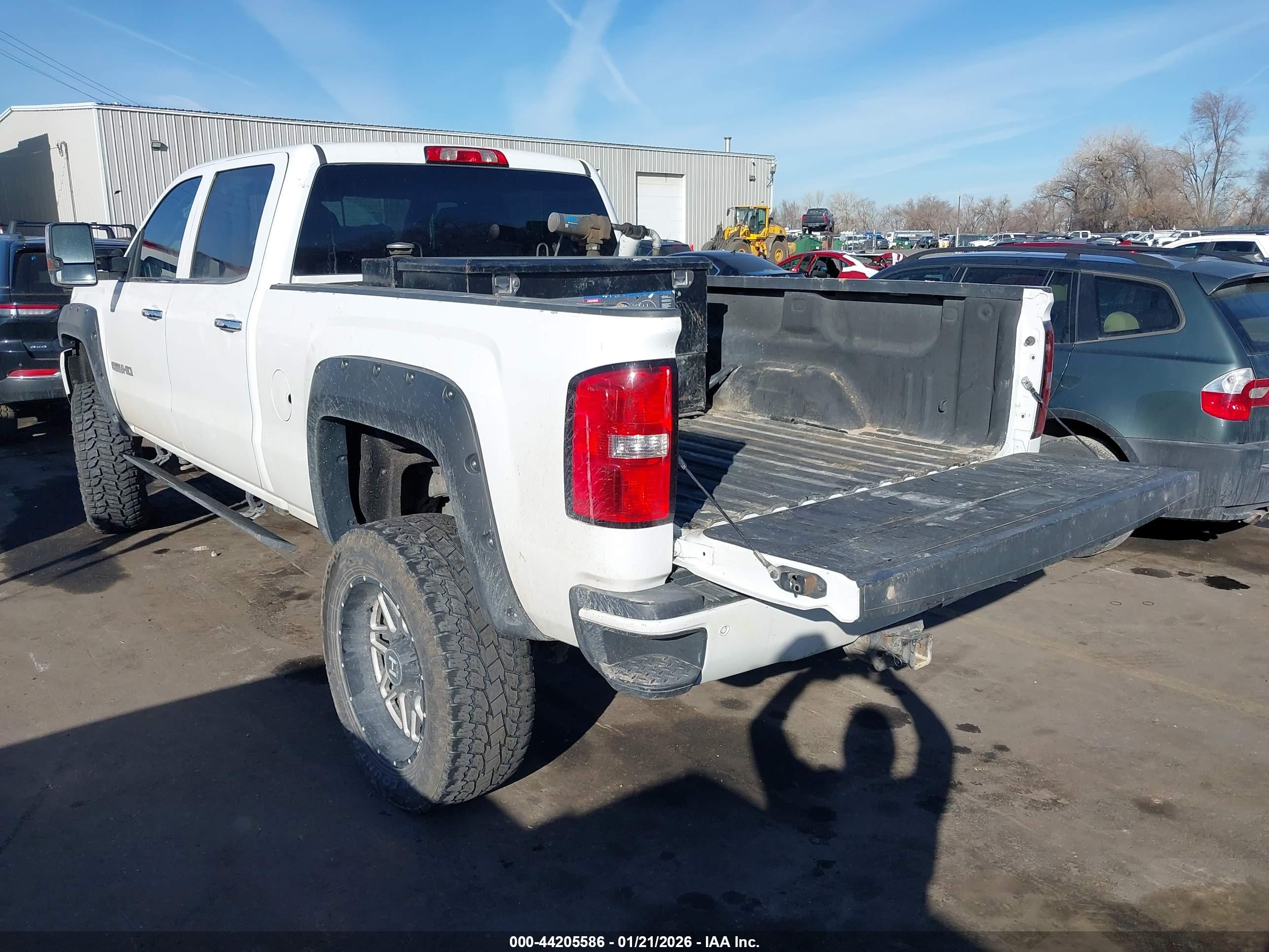 GMC SIERRA image 3