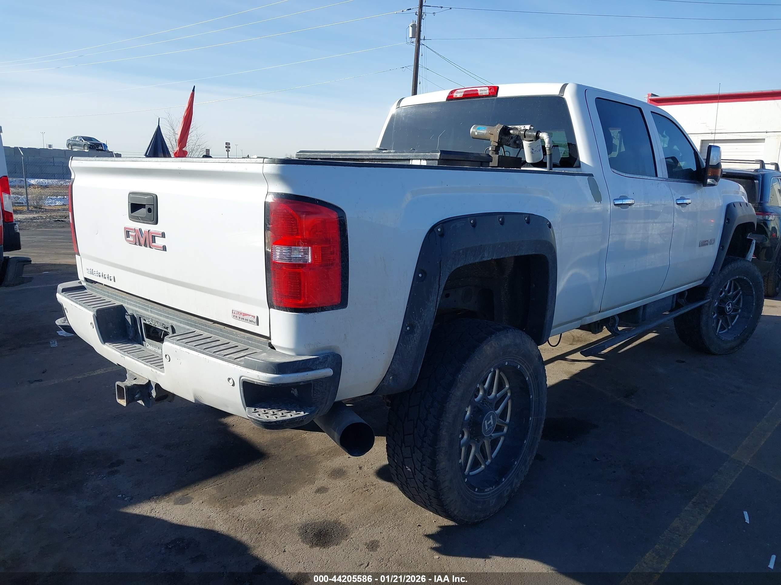 GMC SIERRA image 4