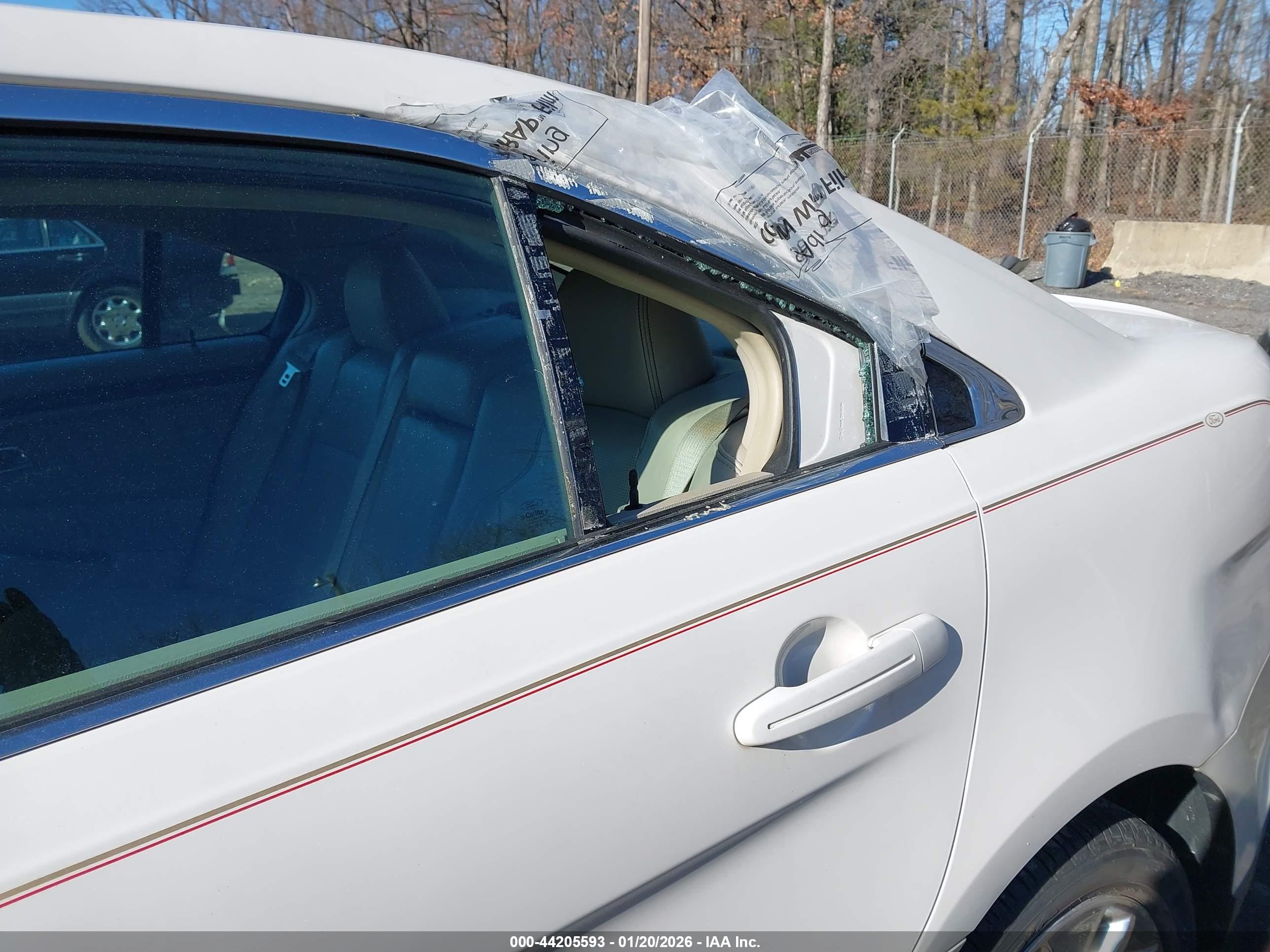 FORD TAURUS image 6