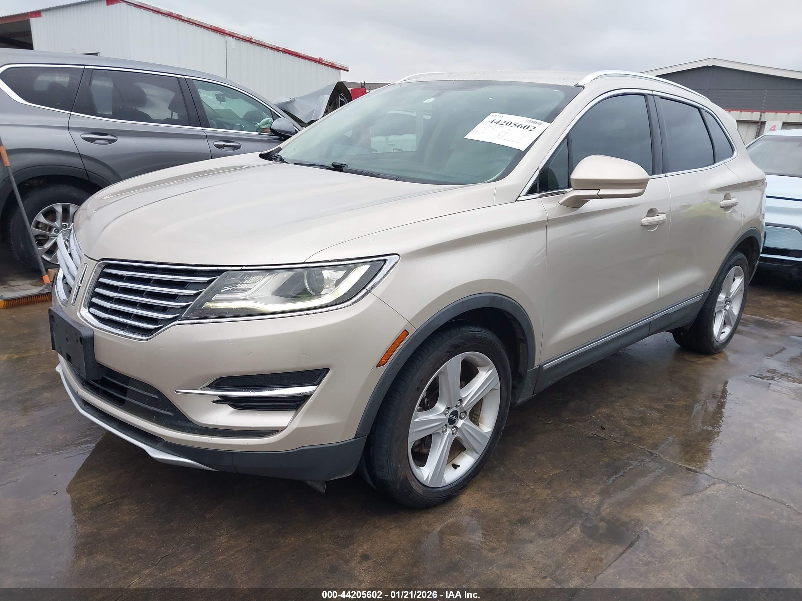 LINCOLN MKC image 2