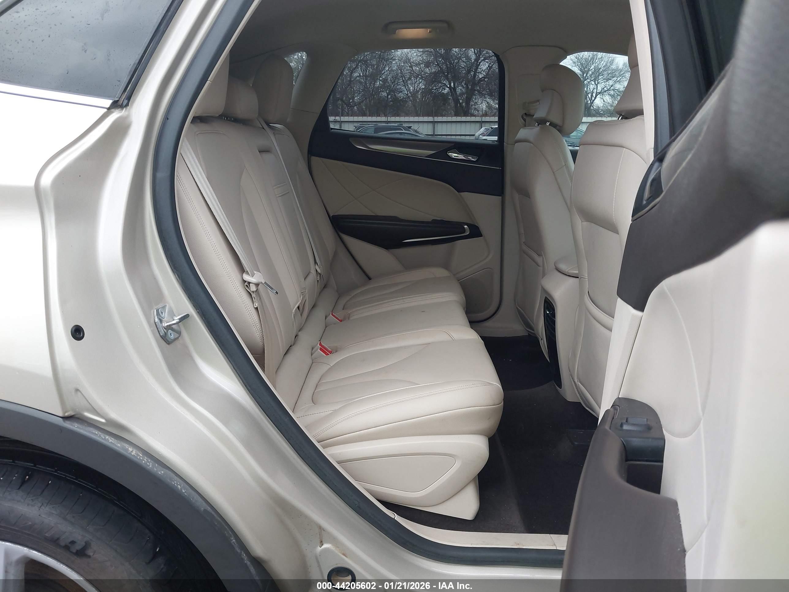 LINCOLN MKC image 8