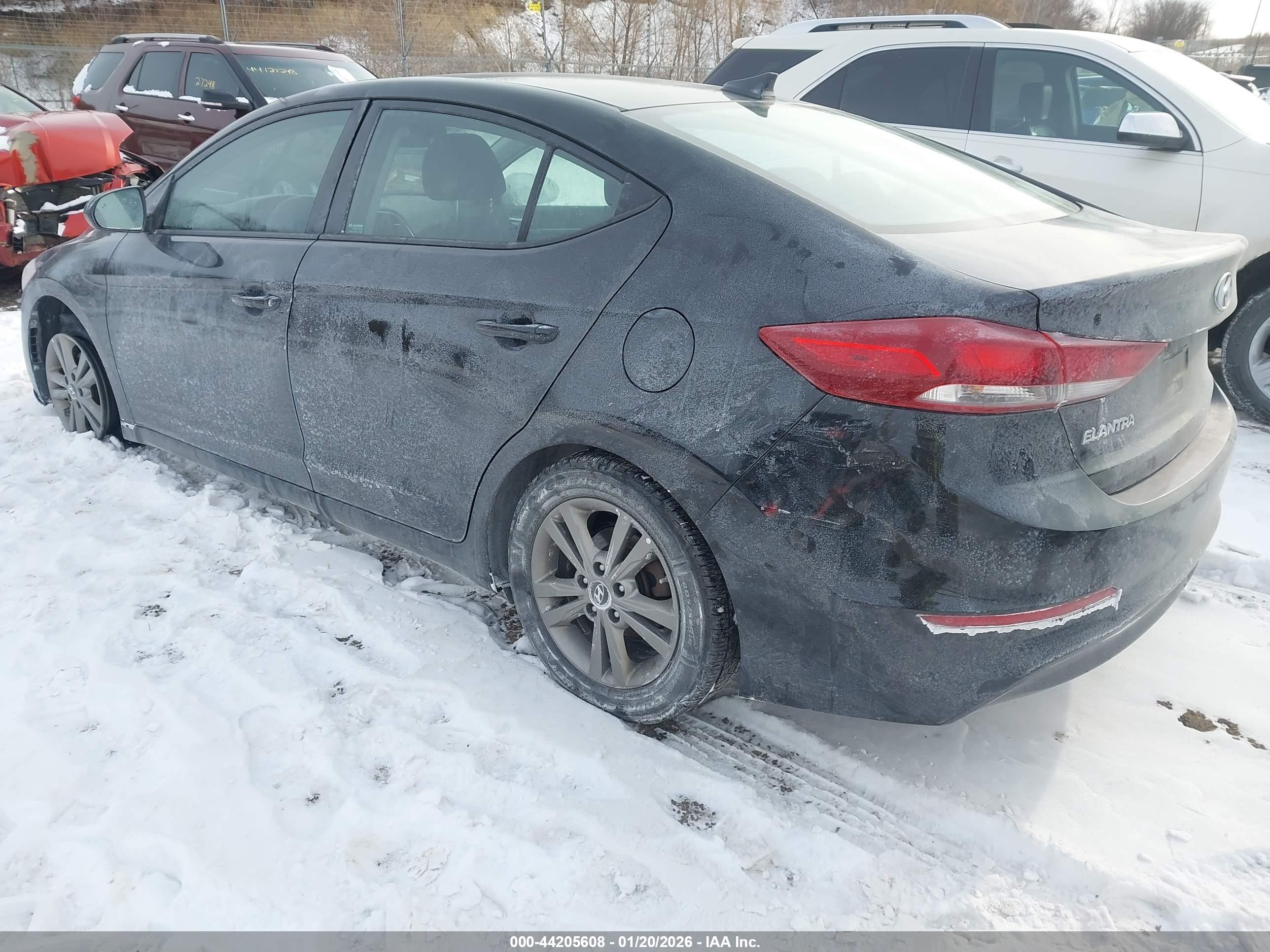 HYUNDAI ELANTRA image 3