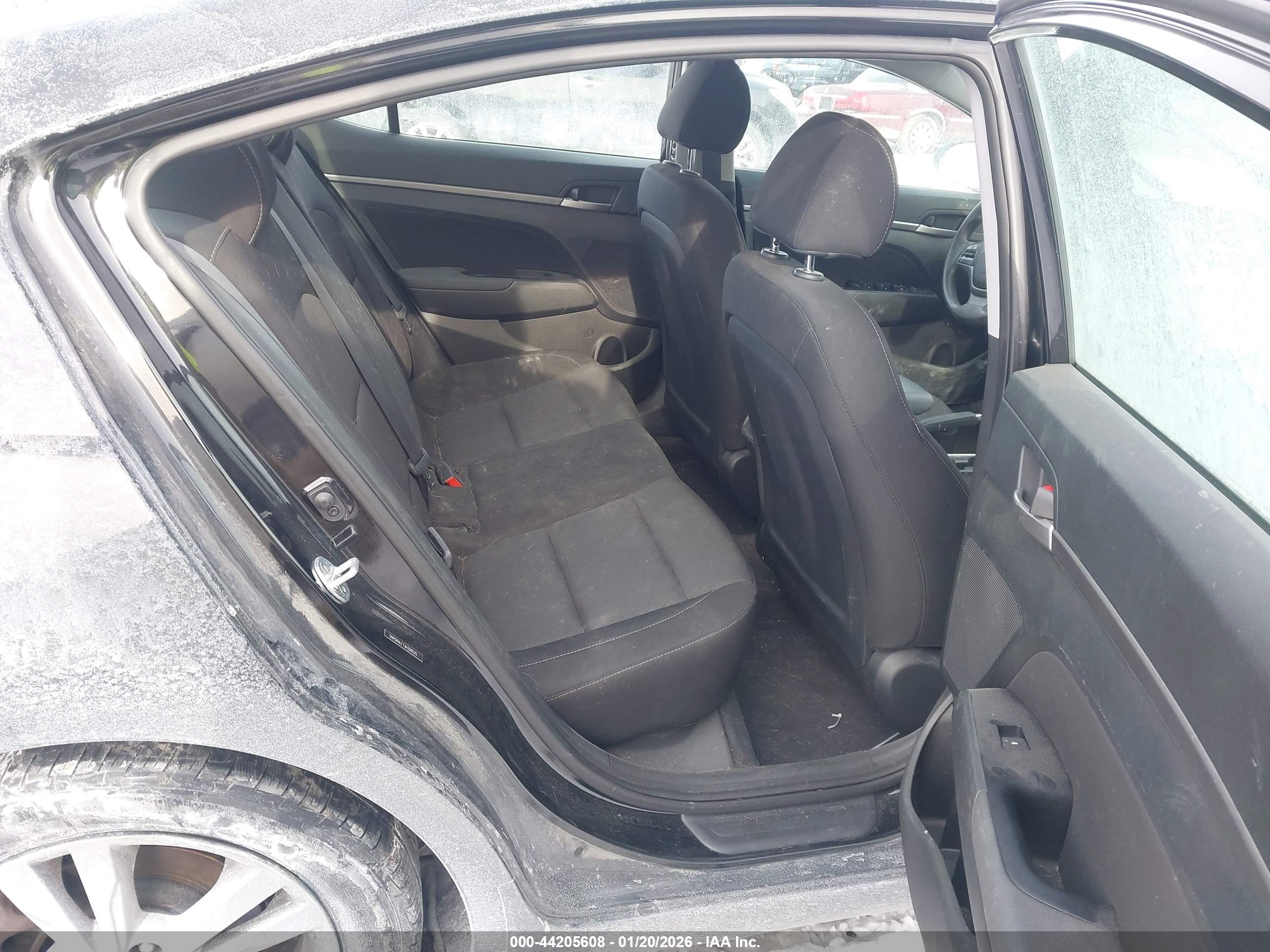 HYUNDAI ELANTRA image 8