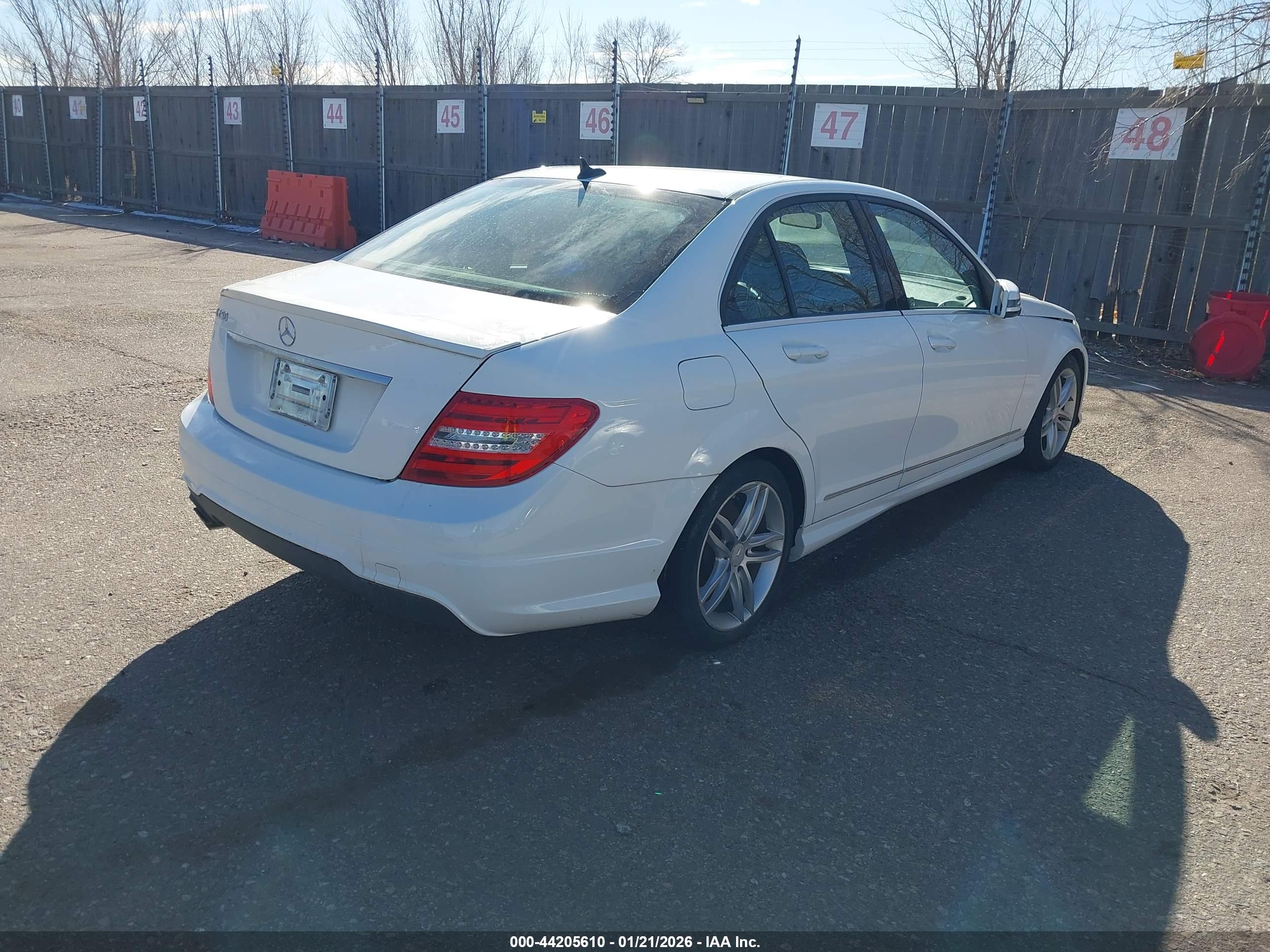 MERCEDES-BENZ C-CLASS image 4