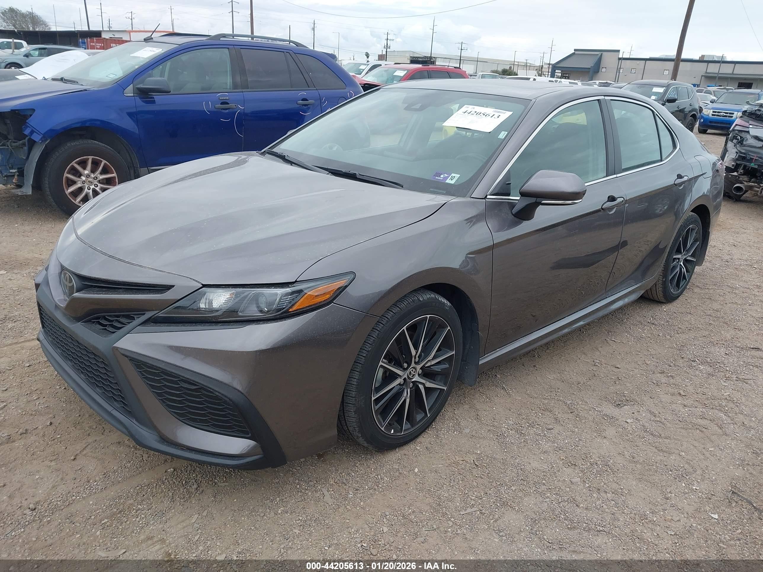 TOYOTA CAMRY image 2