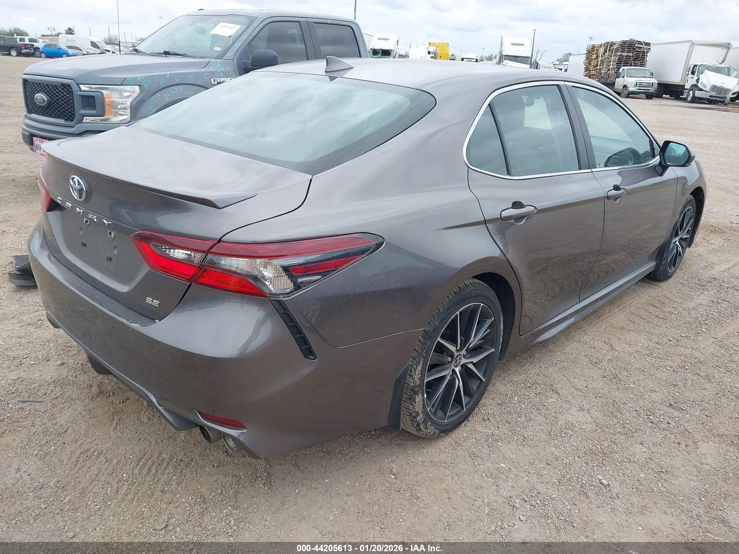 TOYOTA CAMRY image 4