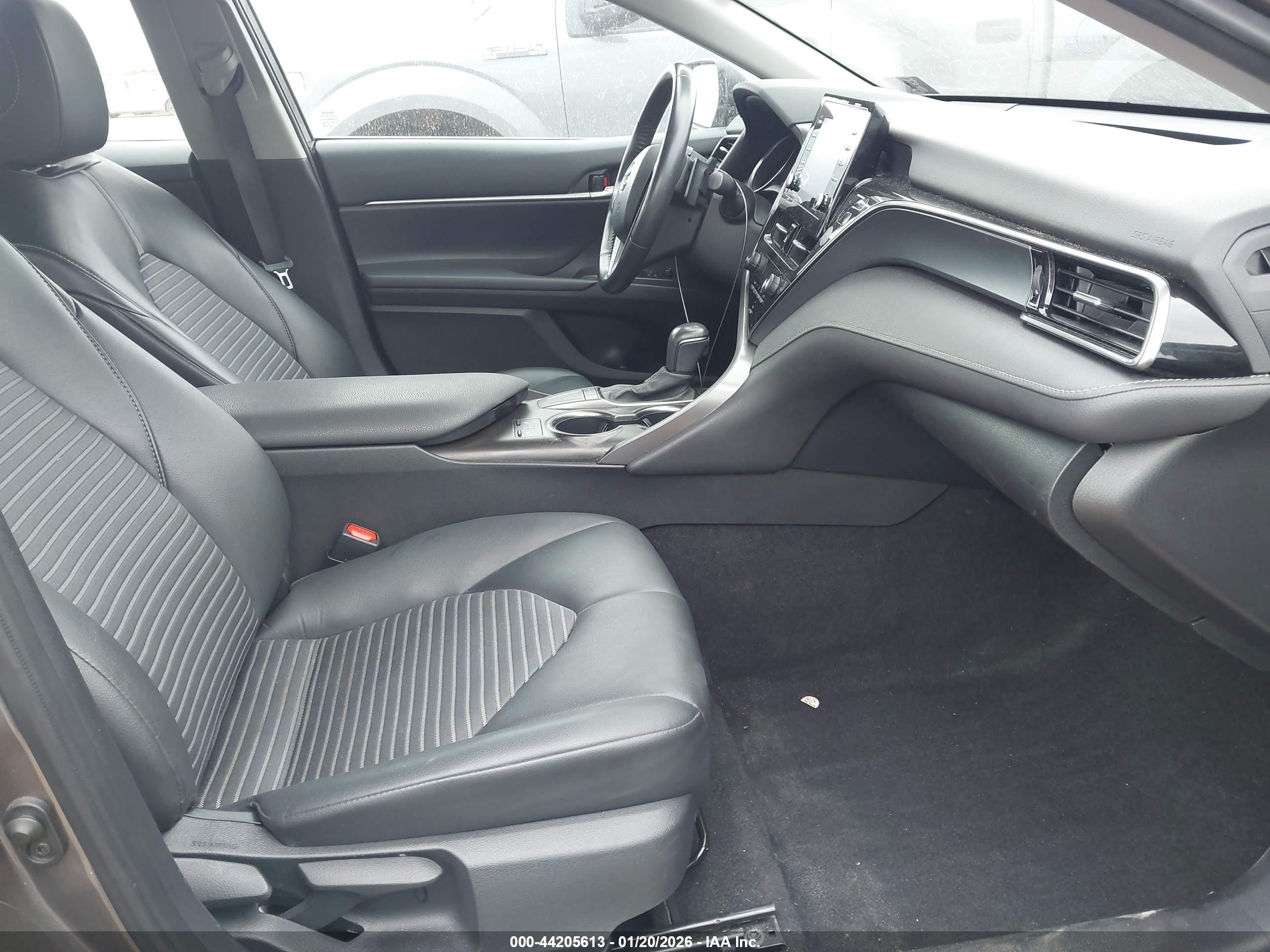 TOYOTA CAMRY image 5