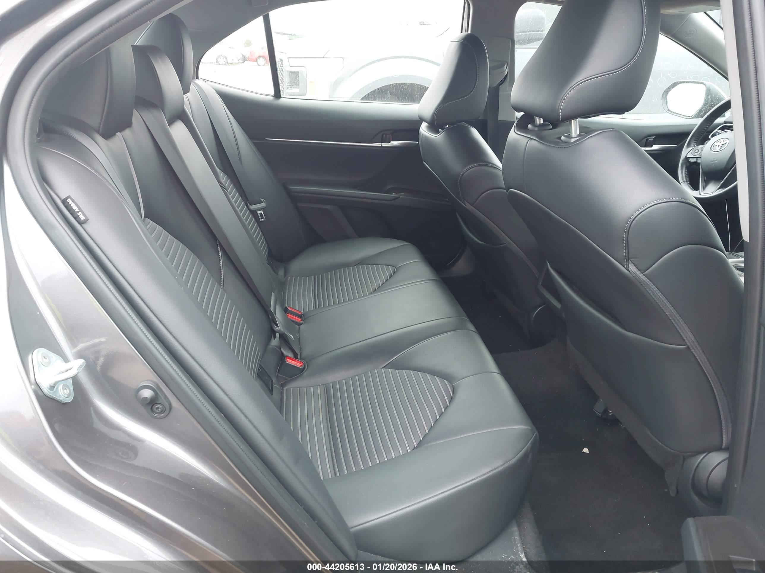 TOYOTA CAMRY image 8