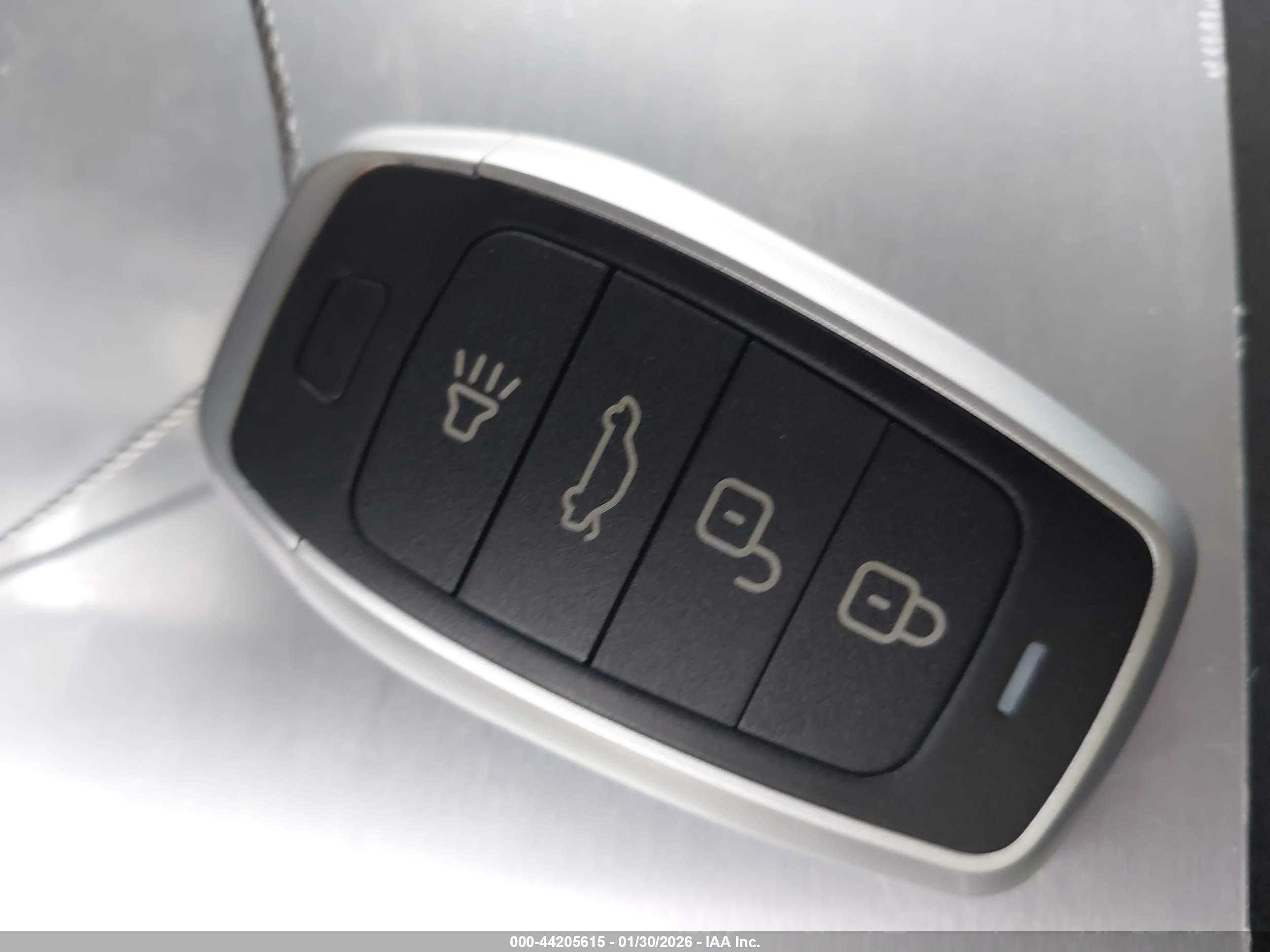 CHRYSLER 200 image 11