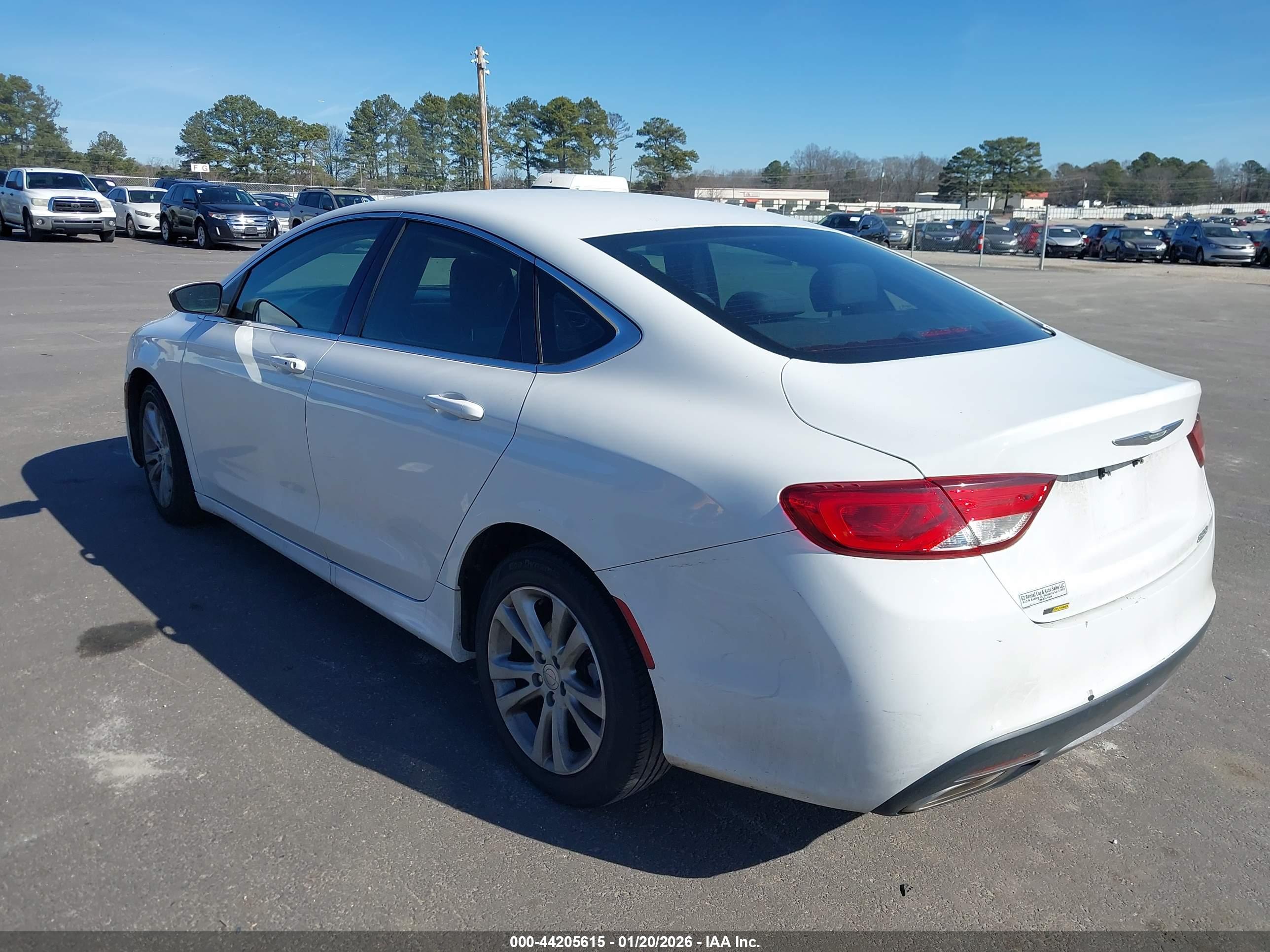 CHRYSLER 200 image 3