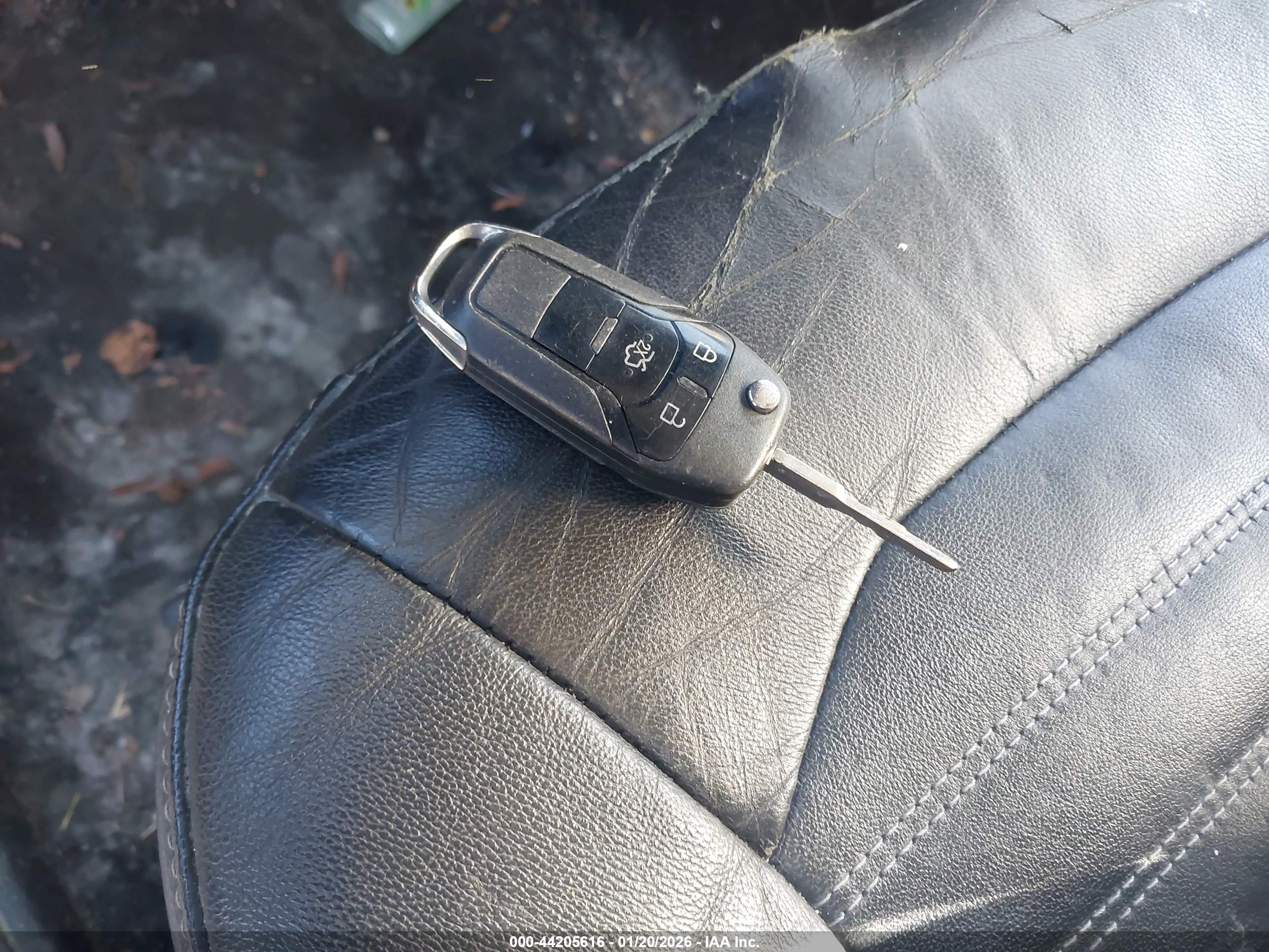 FORD FUSION image 11