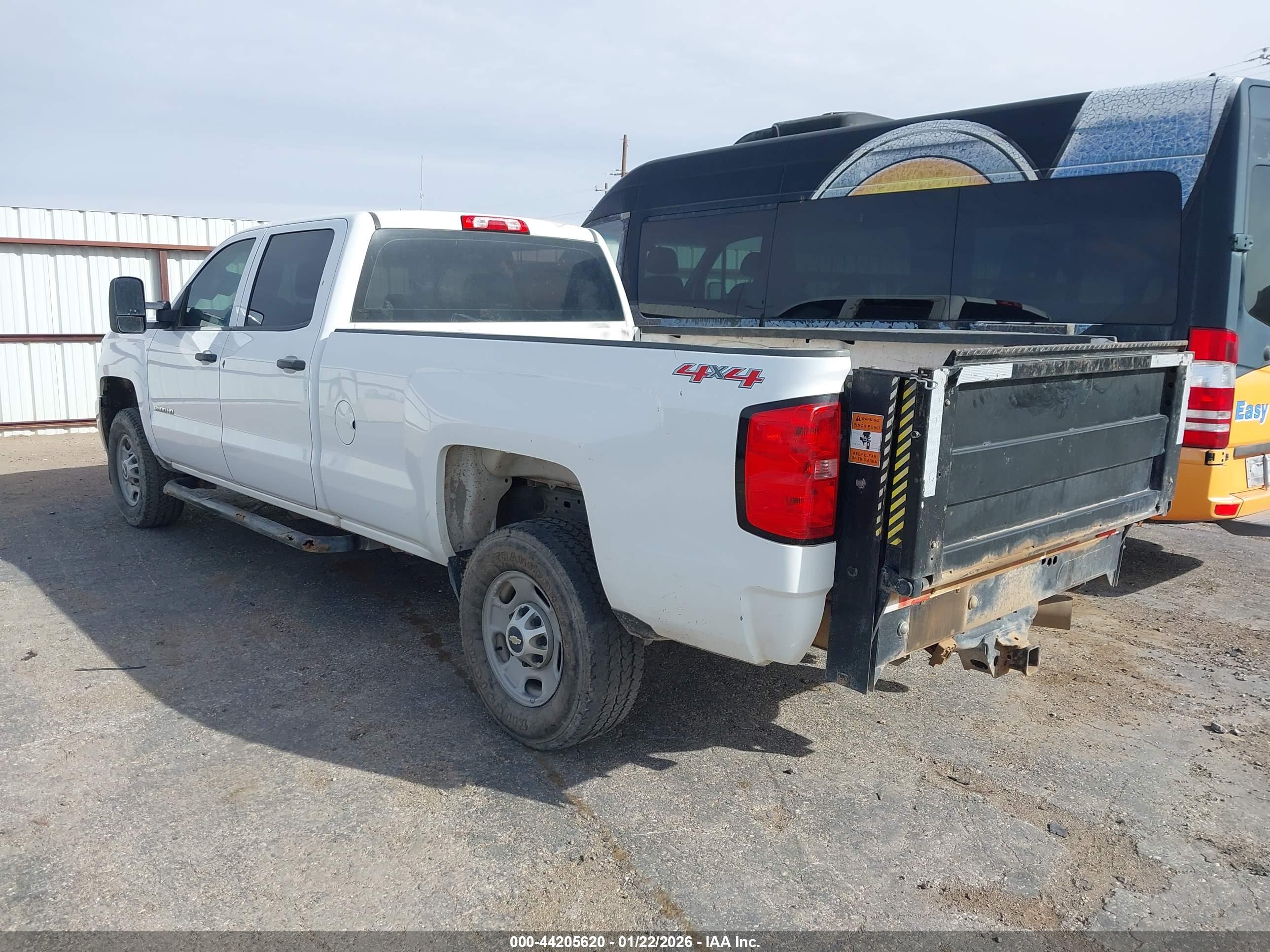 CHEVROLET SILVERADO image 3