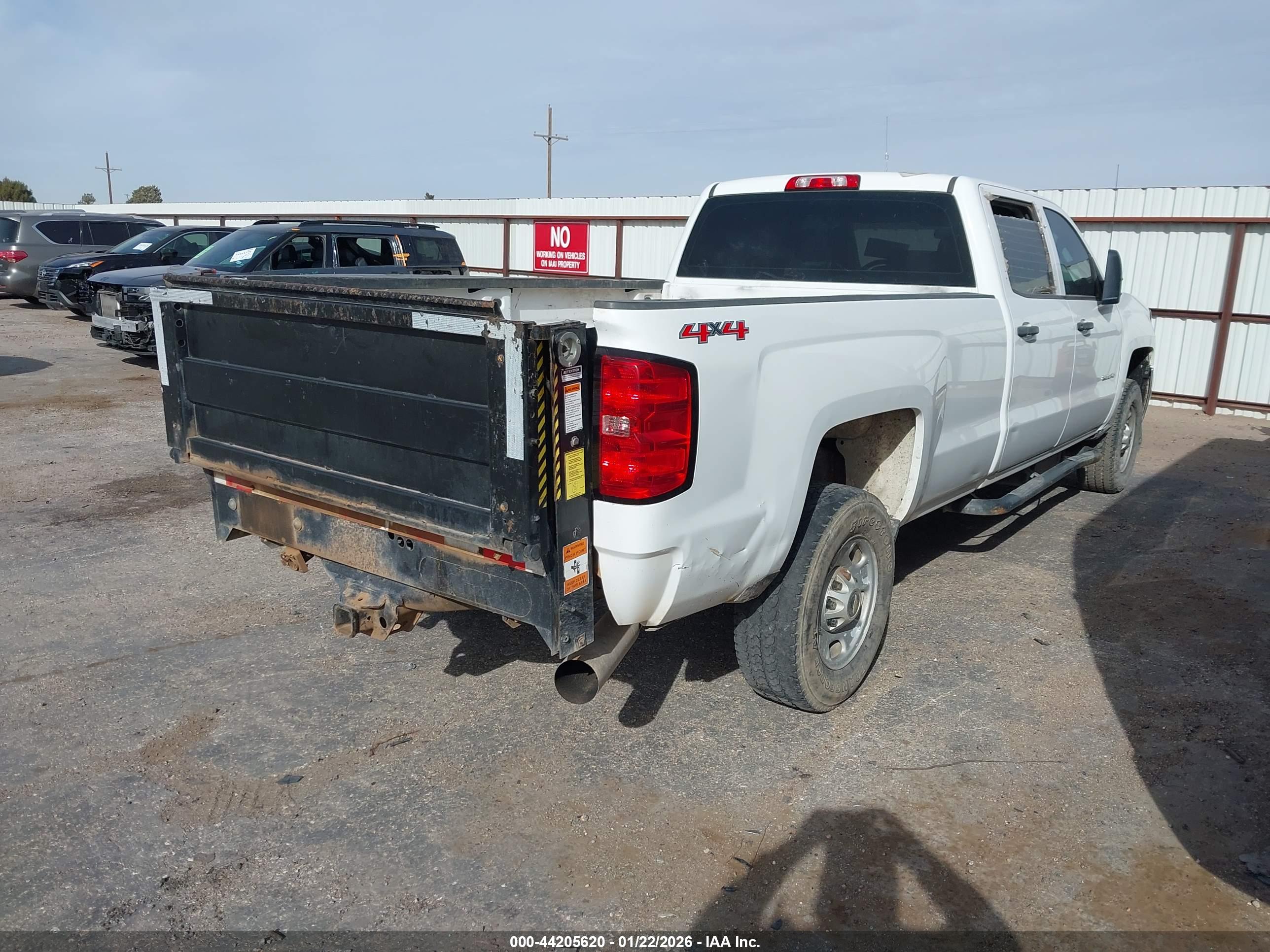 CHEVROLET SILVERADO image 4