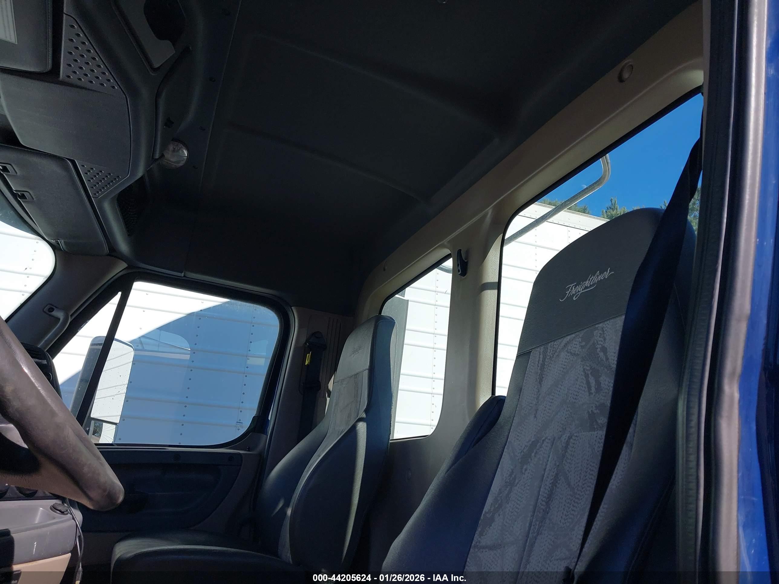 FREIGHTLINER CASCADIA image 8